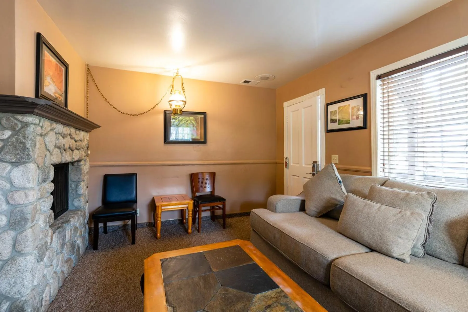 Saddleback Inn at Lake Arrowhead