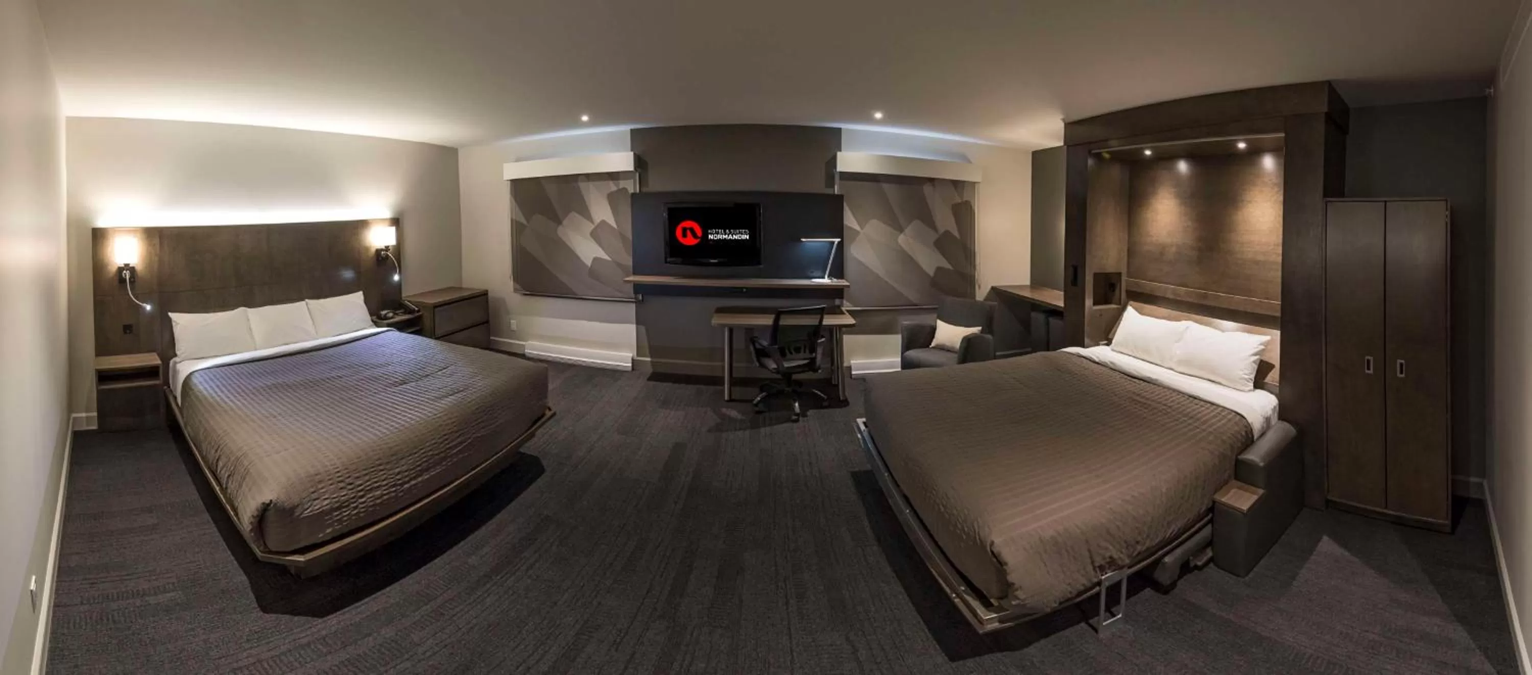 Bed in Hôtel & Suites Normandin Lévis