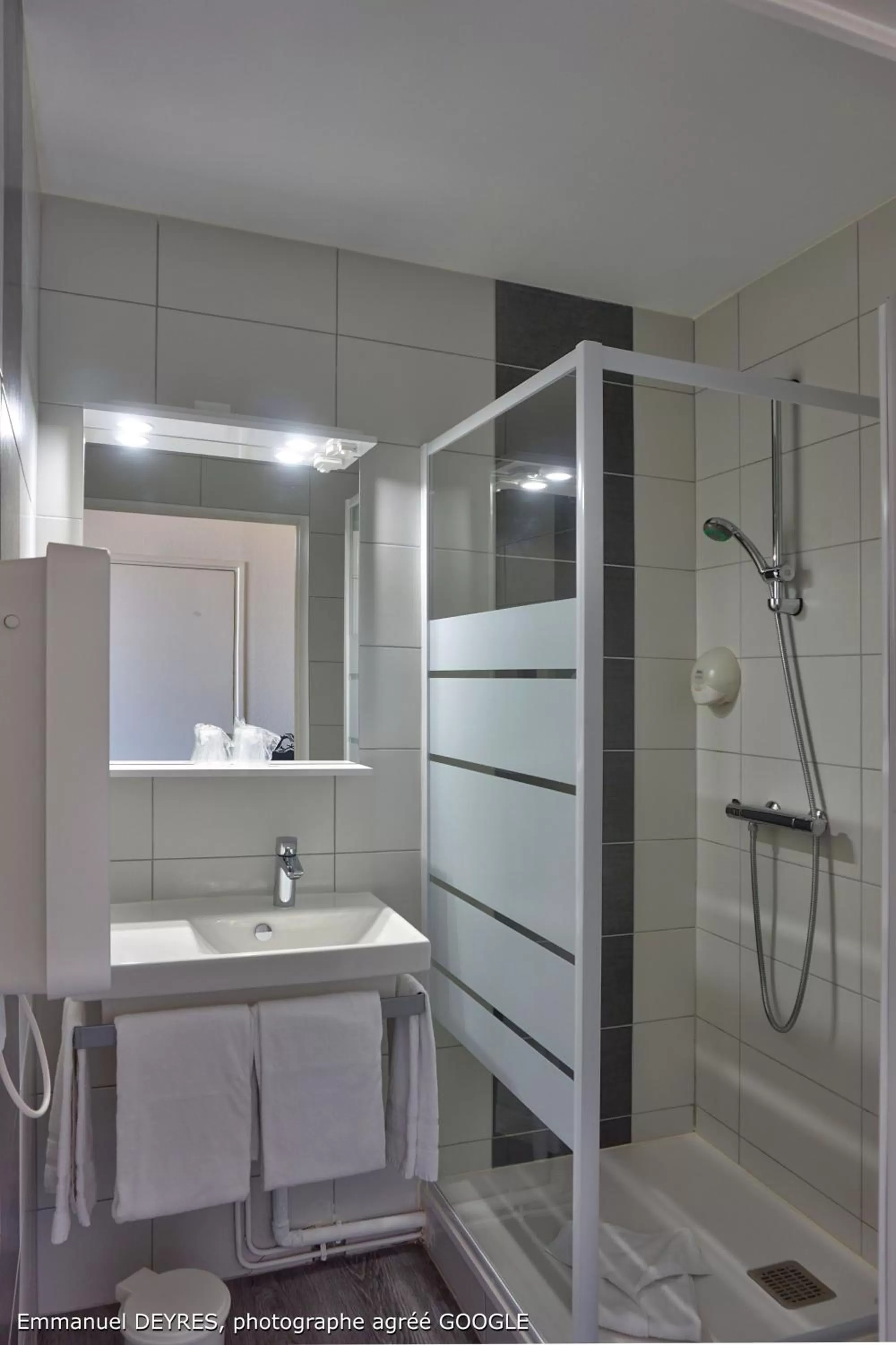 Hôtel de Bretagne - anciennement Queen Serenity Hotel