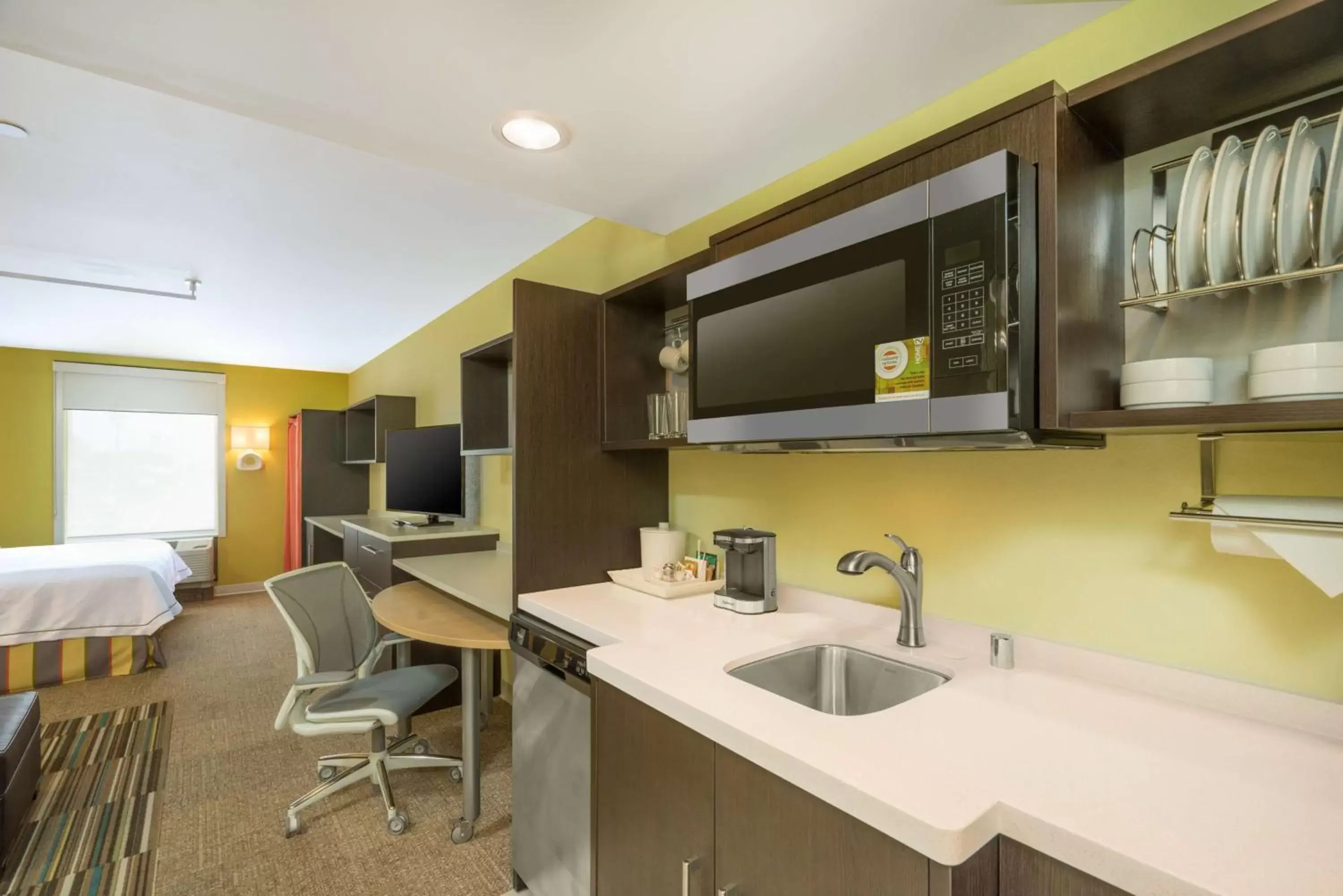 Bedroom, Kitchen/Kitchenette in Home2 Suites By Hilton Bowling Green