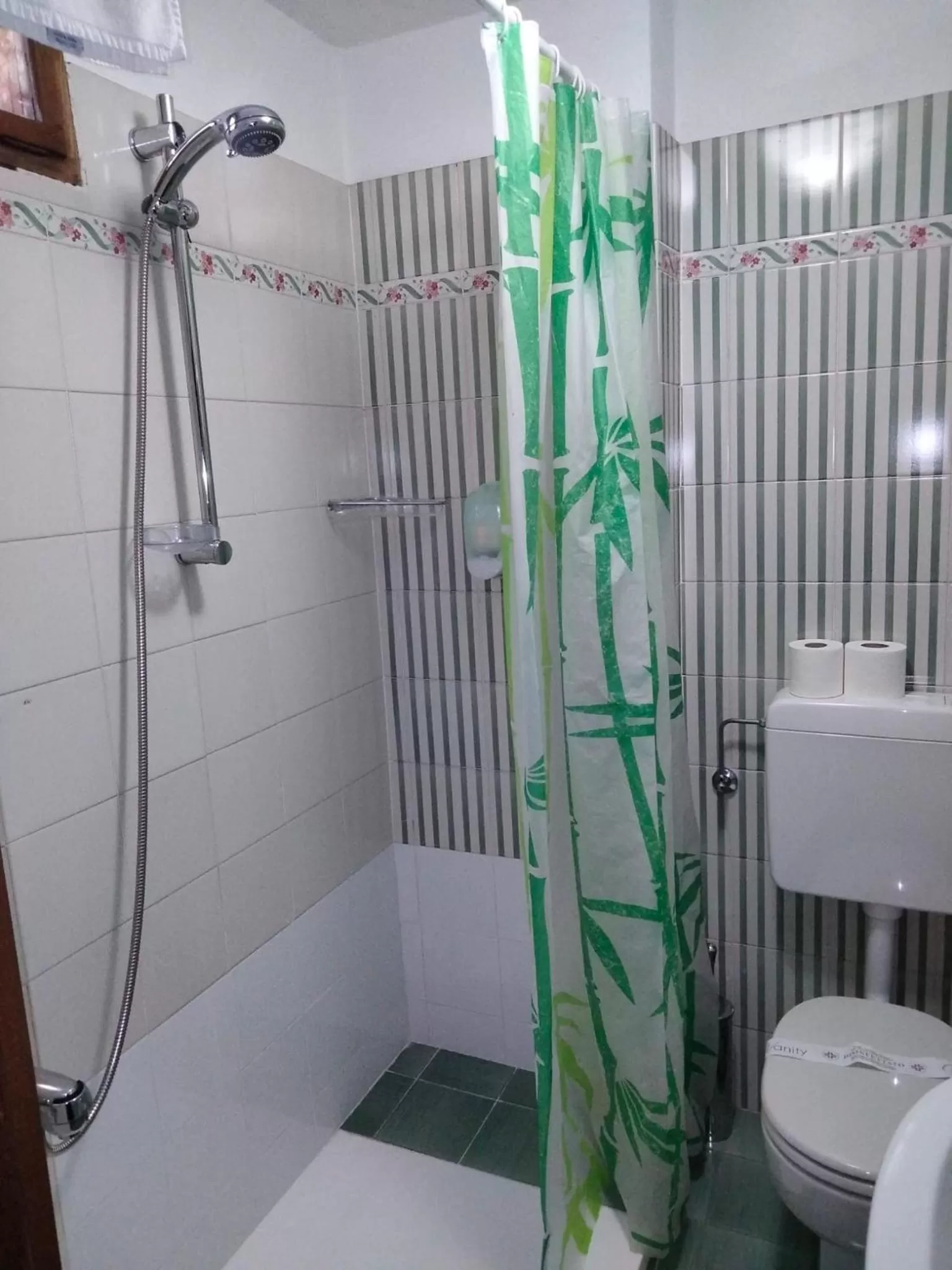 Shower in HG Hotel Italia