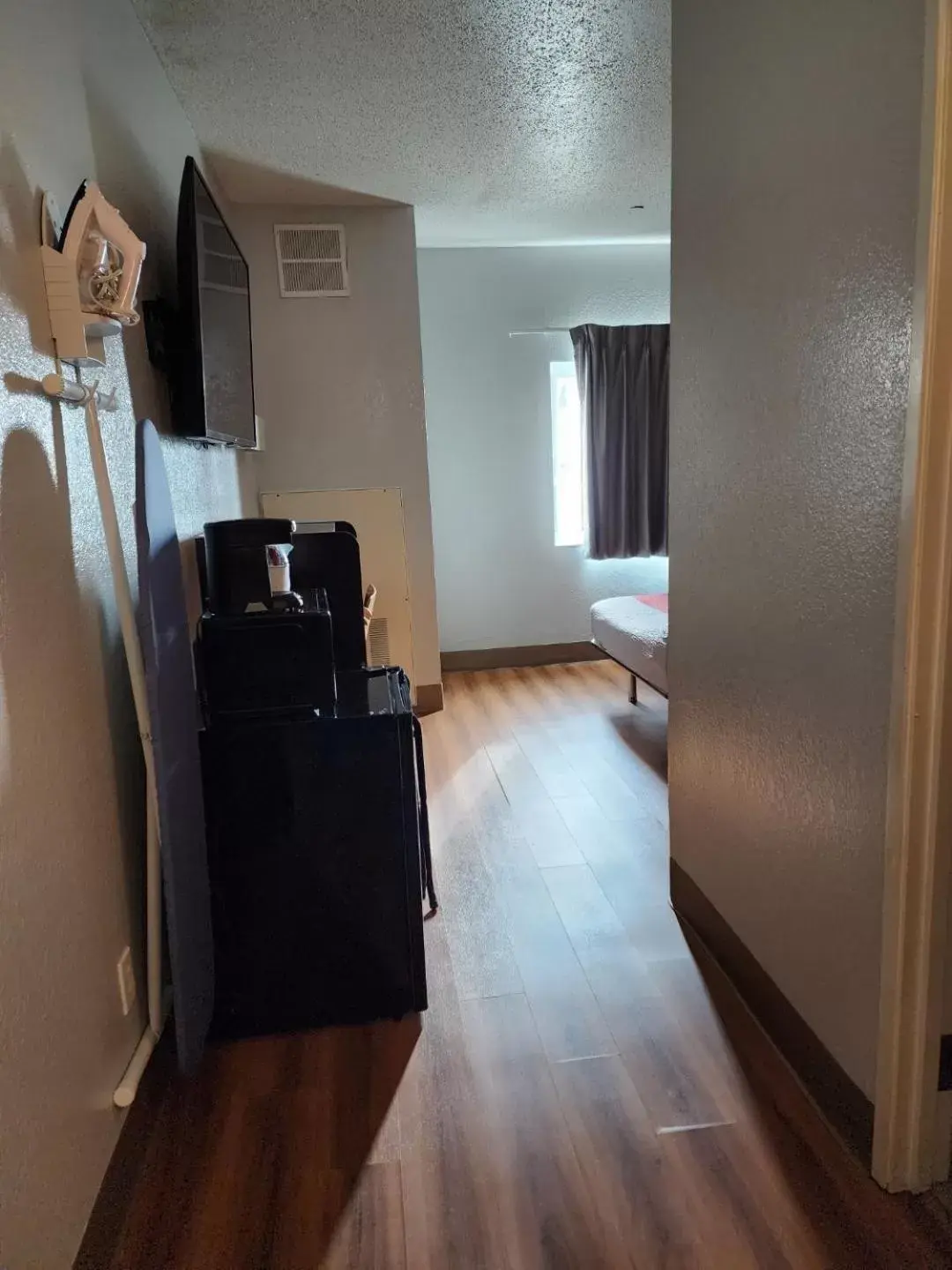 Bedroom, TV/Entertainment Center in Motel 6-Biloxi, MS - Beach