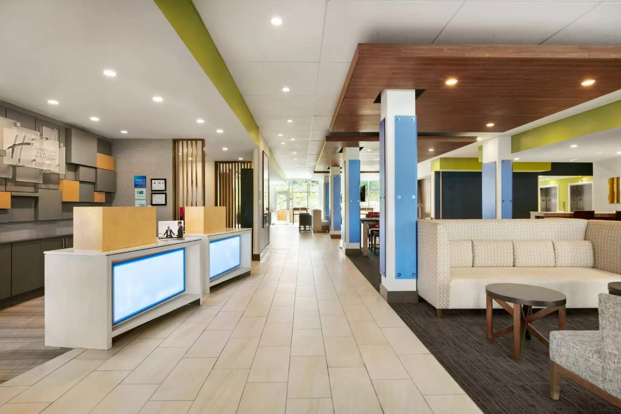 Lobby or reception in Holiday Inn Express & Suites Salisbury, an IHG Hotel