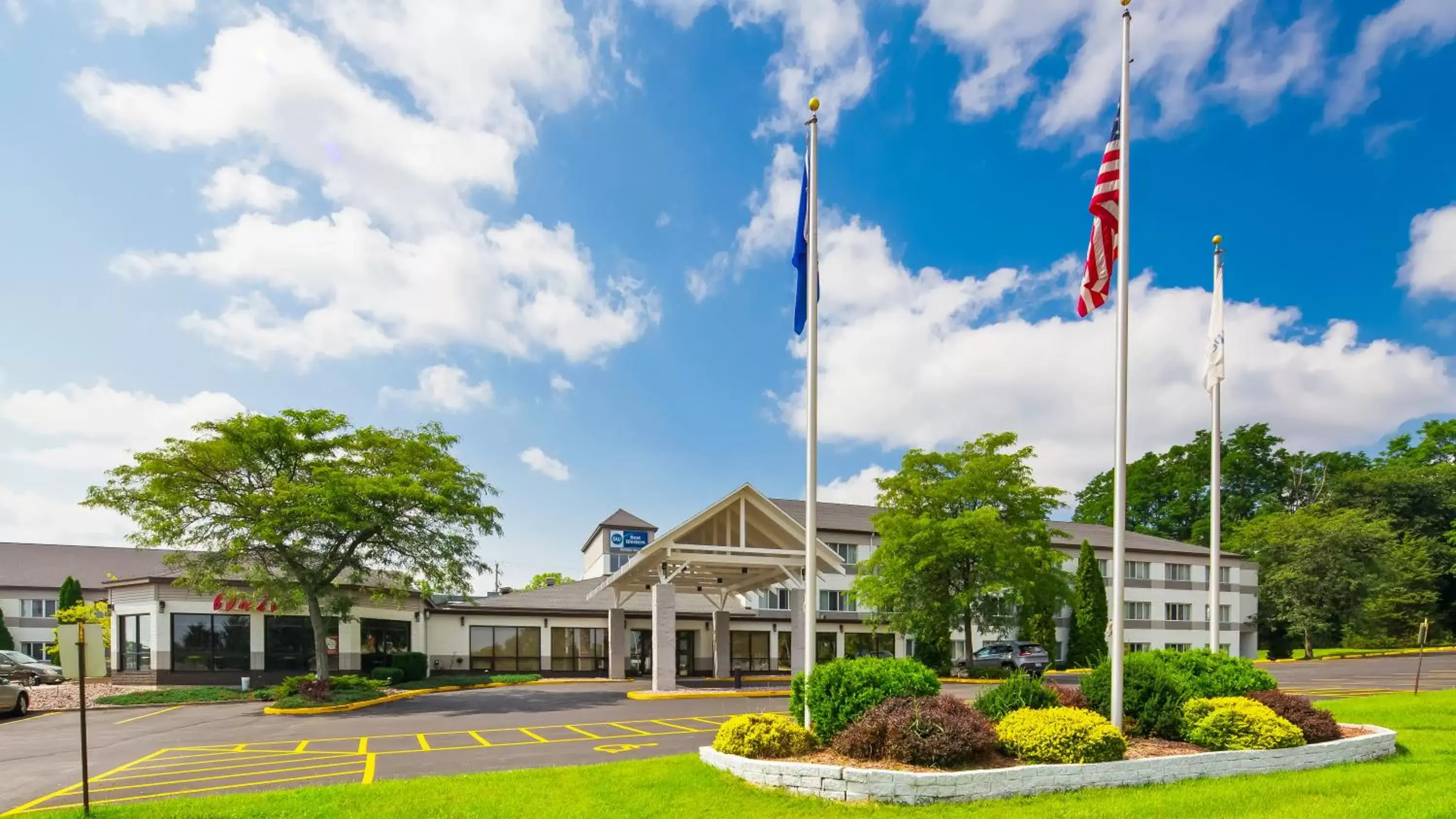 Property Building in Best Western Baraboo Inn