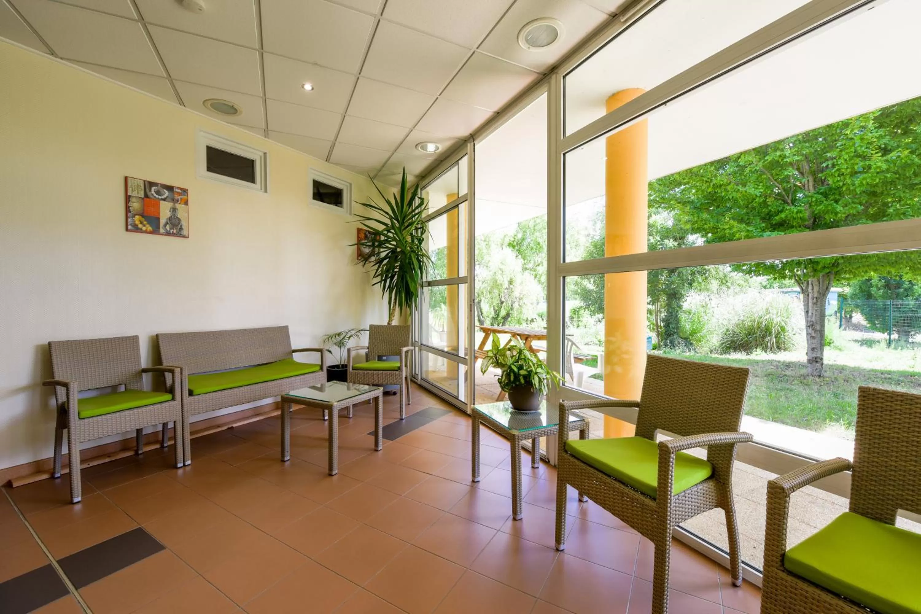 Lounge or bar in Résidence Columba - Apparts meublés Agen Sud