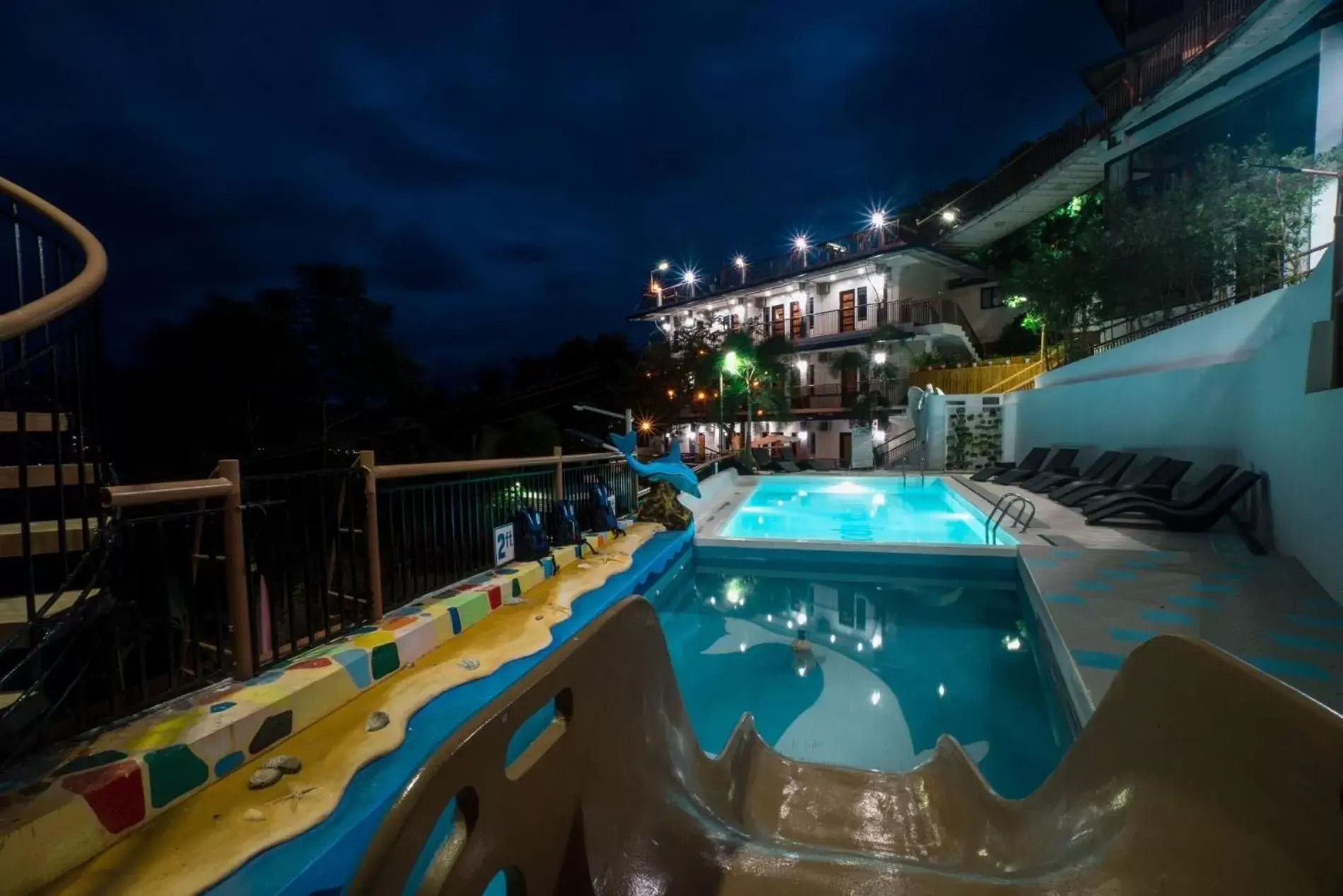 Swimming pool, Pool View in Skylodge Resort