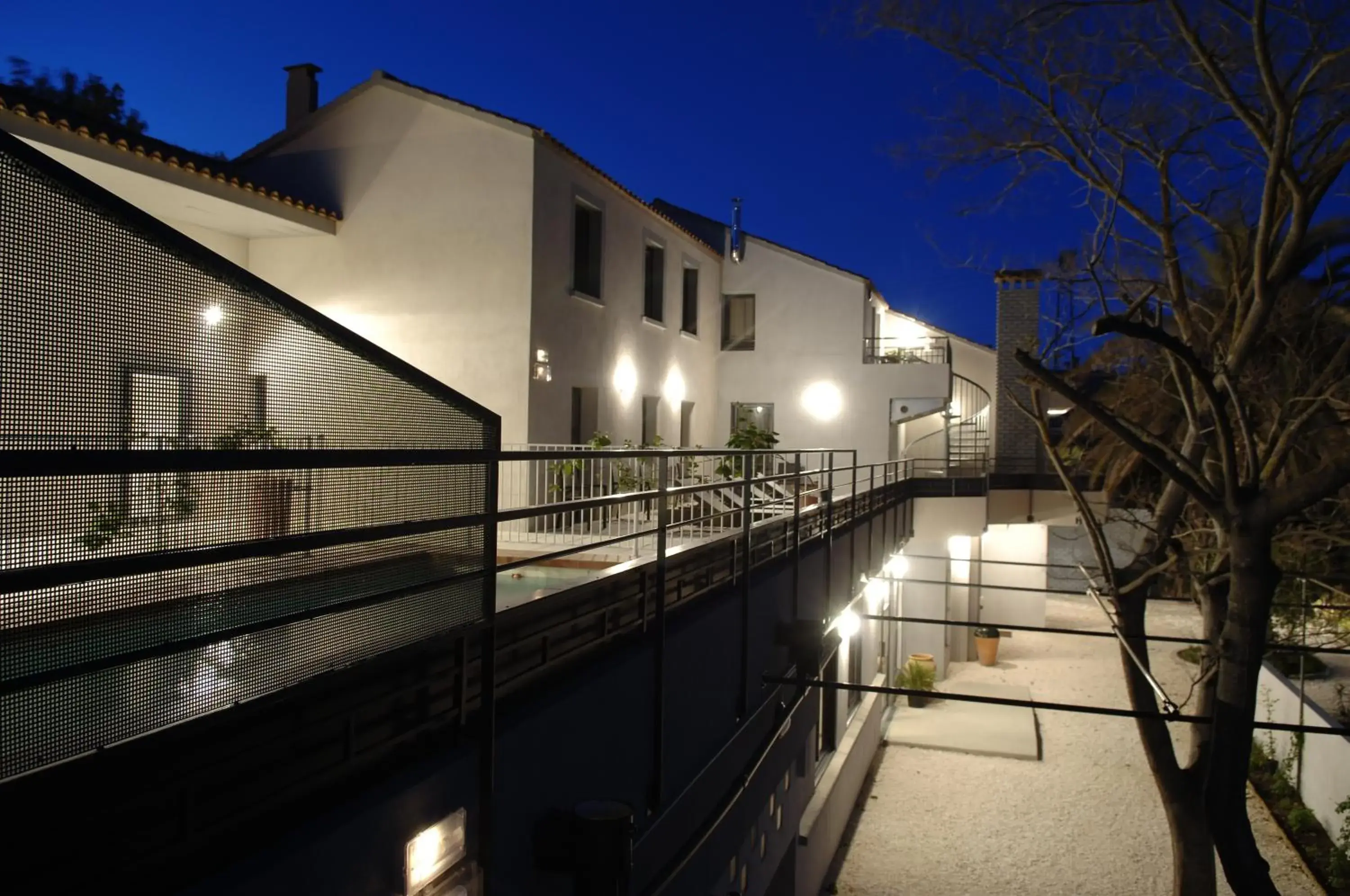 Facade/entrance, Swimming Pool in Hotel Canal Aigues Mortes