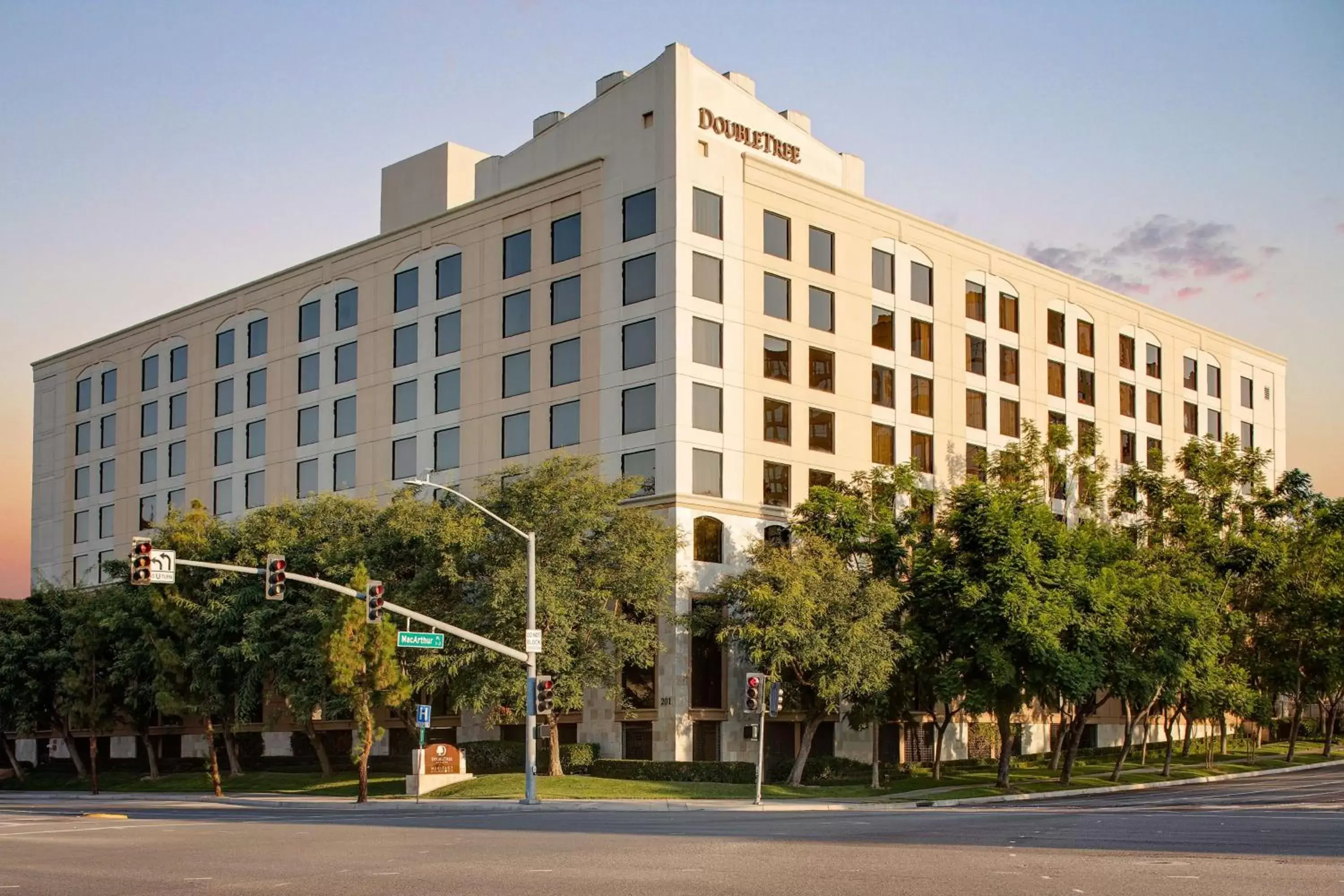 Property Building in DoubleTree by Hilton Santa Ana - Orange County Airport