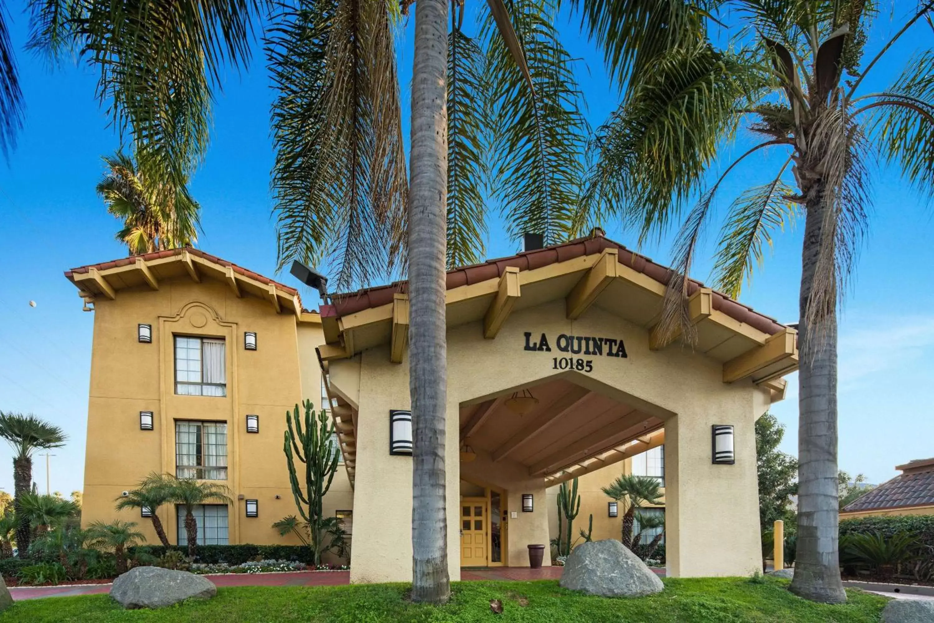 Property Building in La Quinta Inn by Wyndham San Diego - Miramar