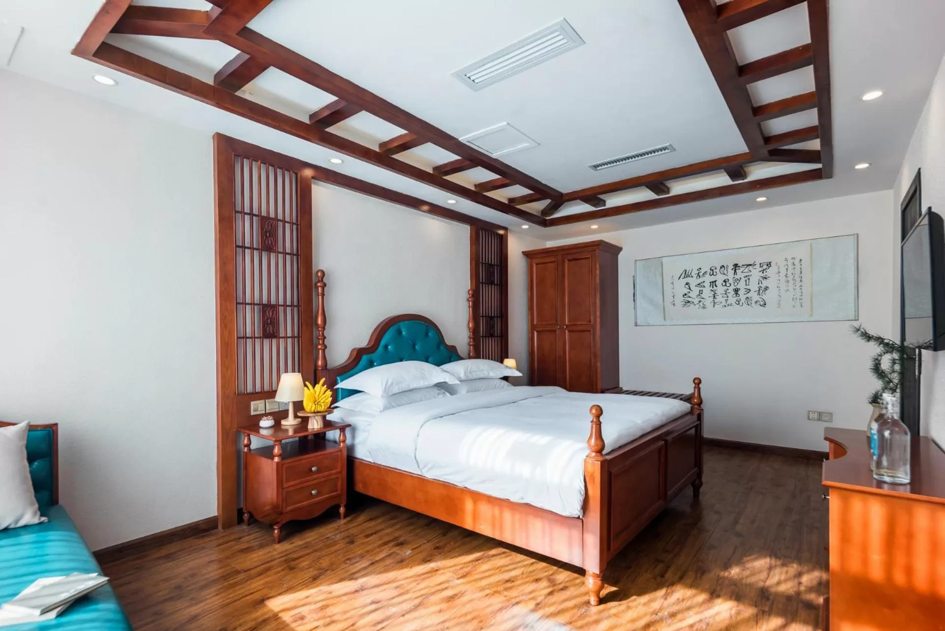 Photo of the whole room, Bed in Lijiang Gemmer Hotel