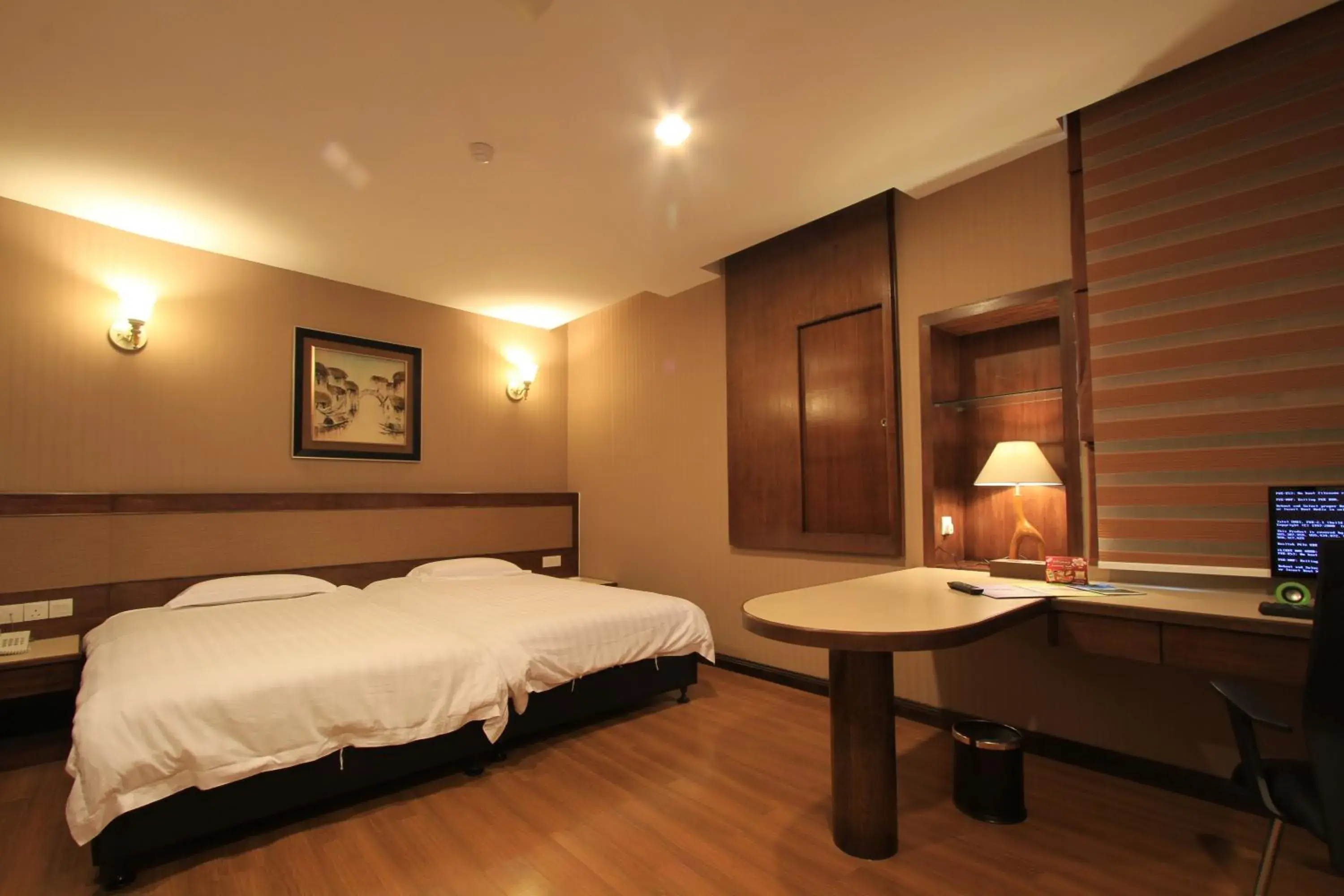 Photo of the whole room, Bed in Ming Paragon Hotel & Spa