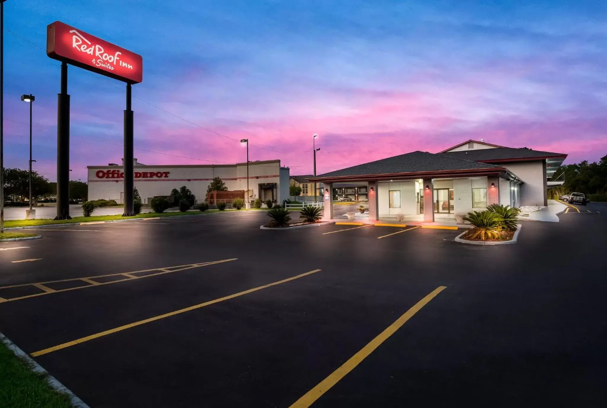 Property building in Red Roof Inn & Suites Thomasville