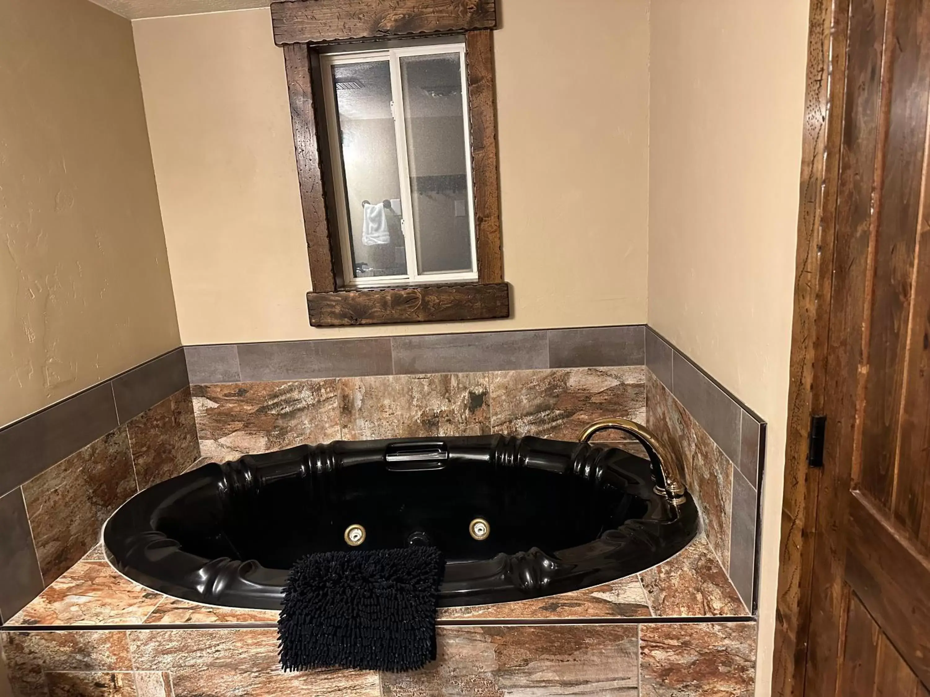 Hot Tub, Bathroom in Zion Cliff Lodge