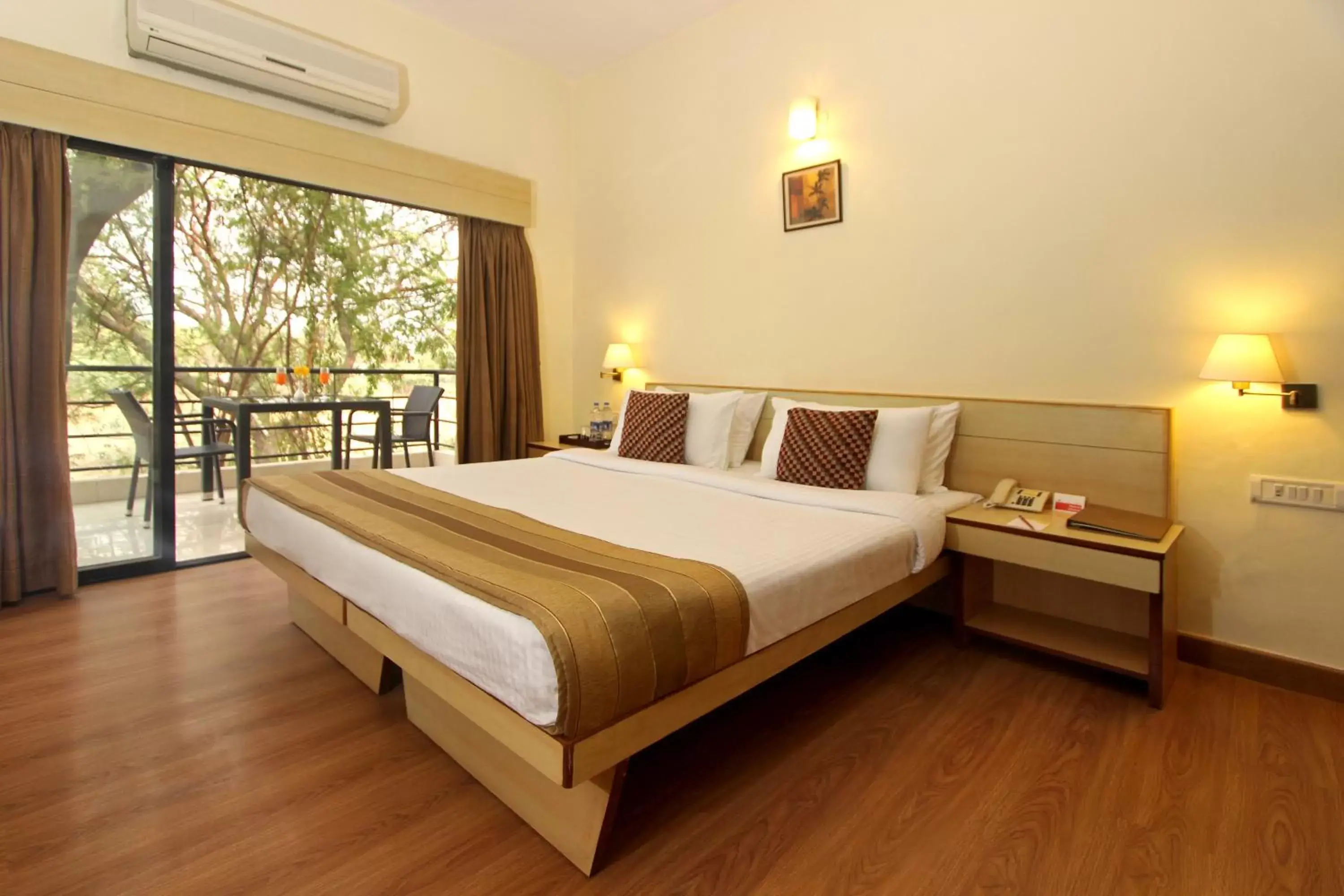 Bed in Hotel Phoenix Koregaon Park Bed in Hotel Phoenix Koregaon Park