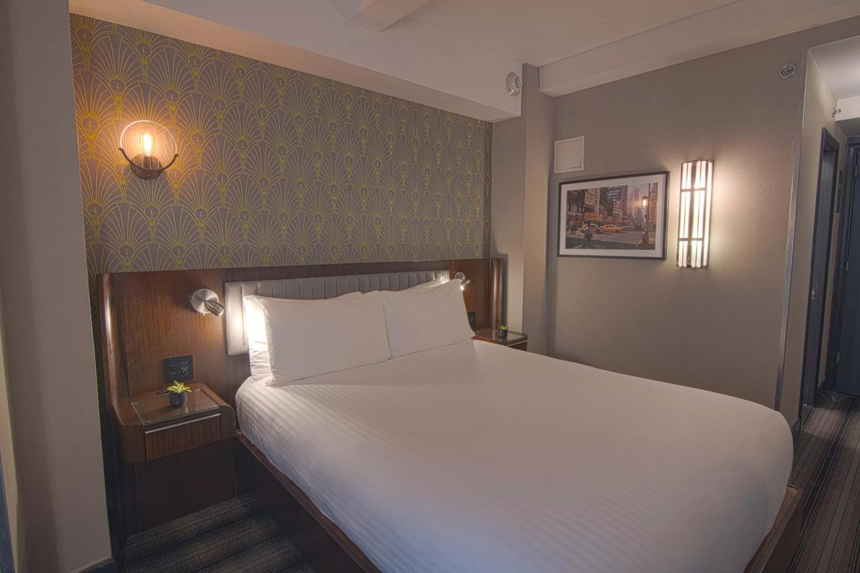 Bed in Hotel Edison Times Square