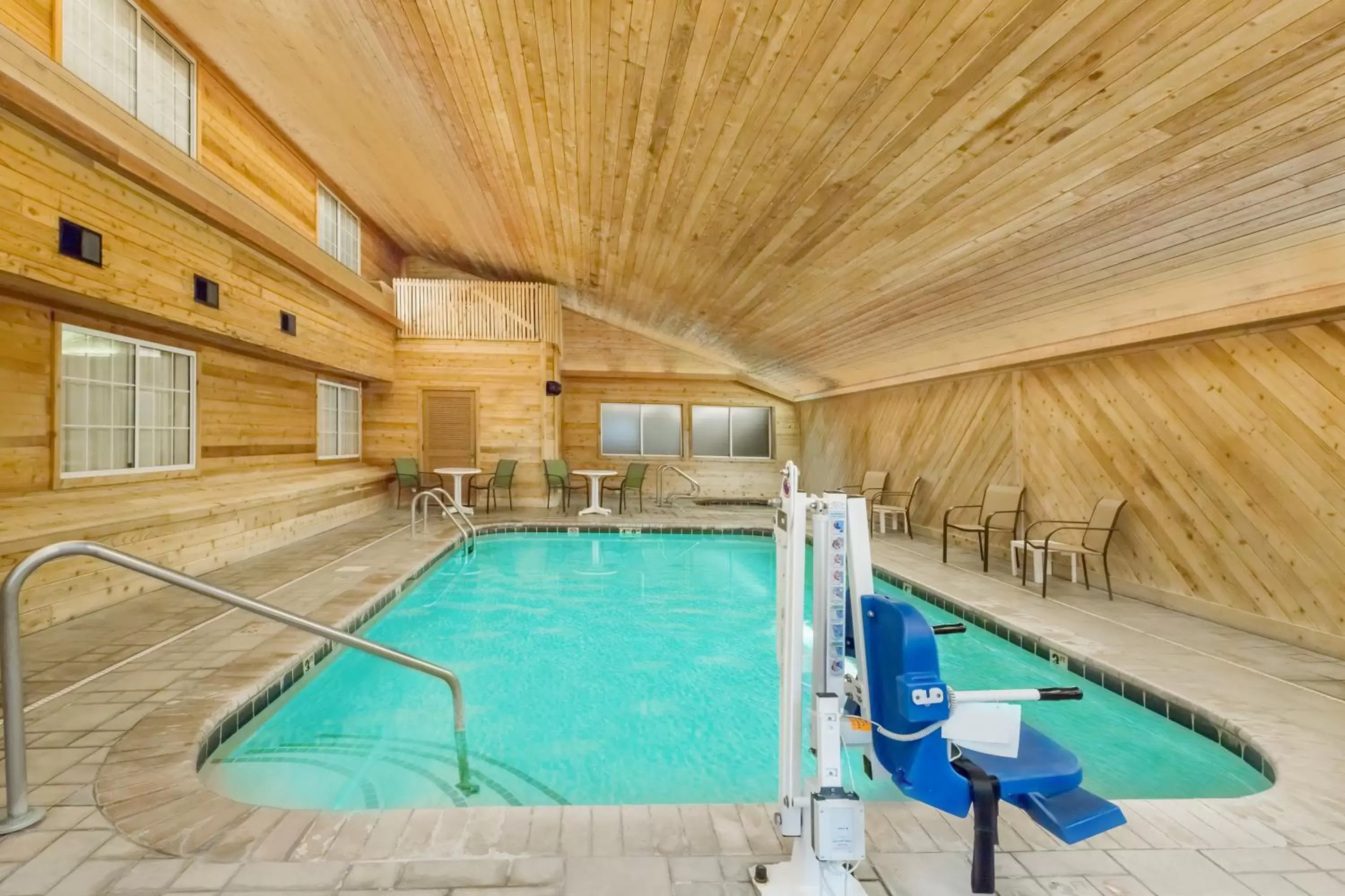 Swimming Pool in Americas Best Value Inn & Suites Atlantic