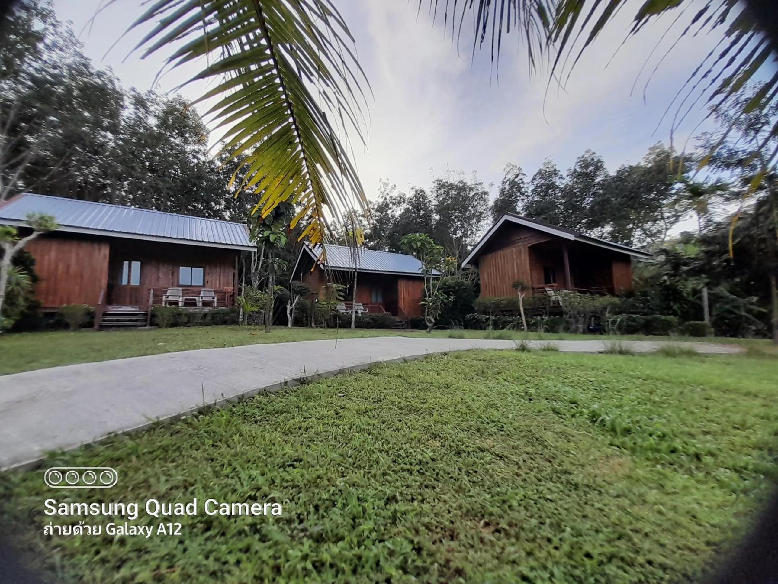 Property building in Lanta Para hut