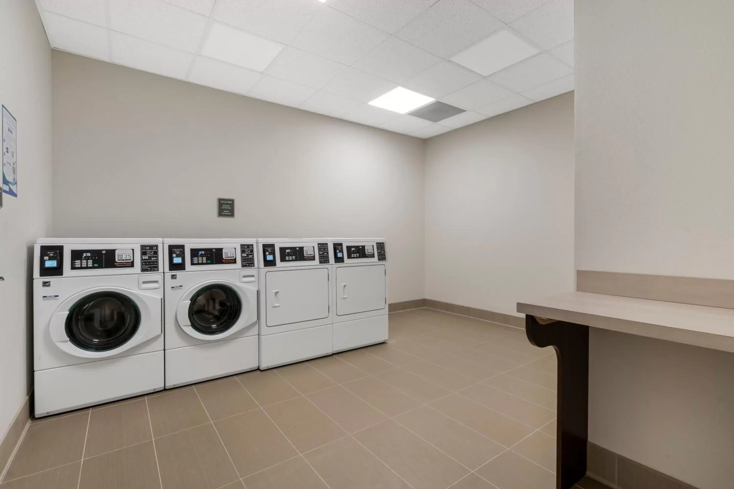 washing machine in Comfort Suites Orlando Lake Buena Vista