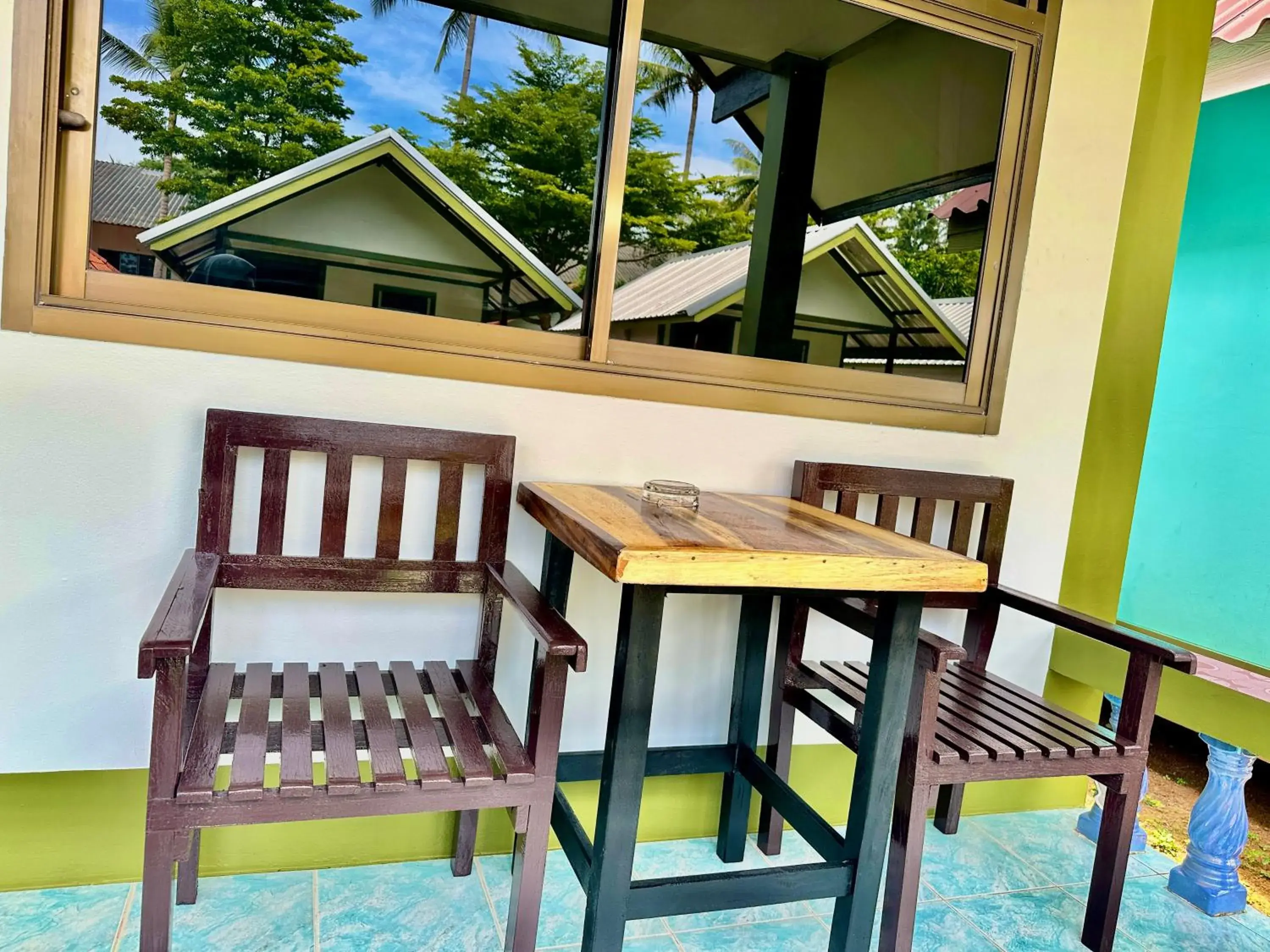 Property building, Balcony/Terrace in Lanta L.D. Beach Bungalow