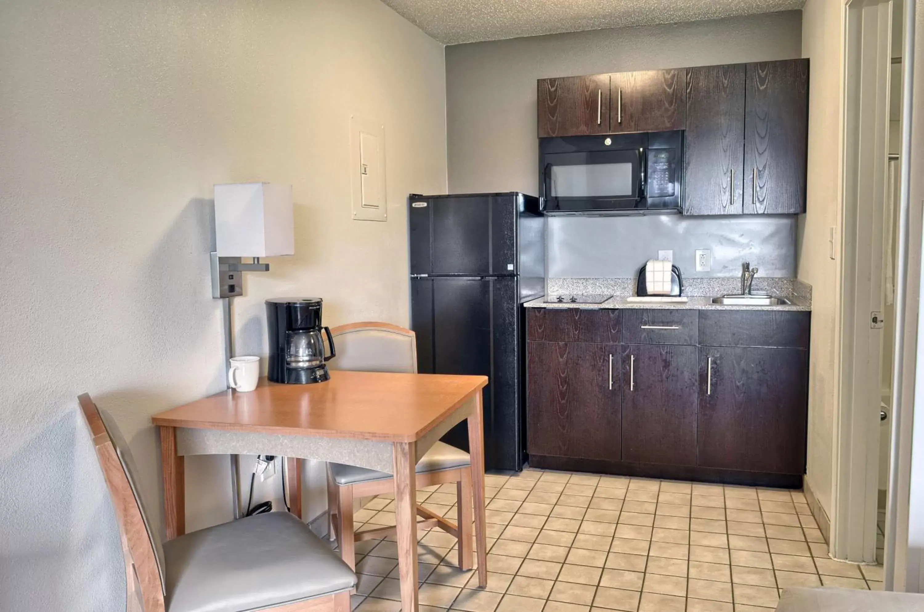 Kitchen or kitchenette, Kitchen/Kitchenette in Studio 6-Pascagoula, MS