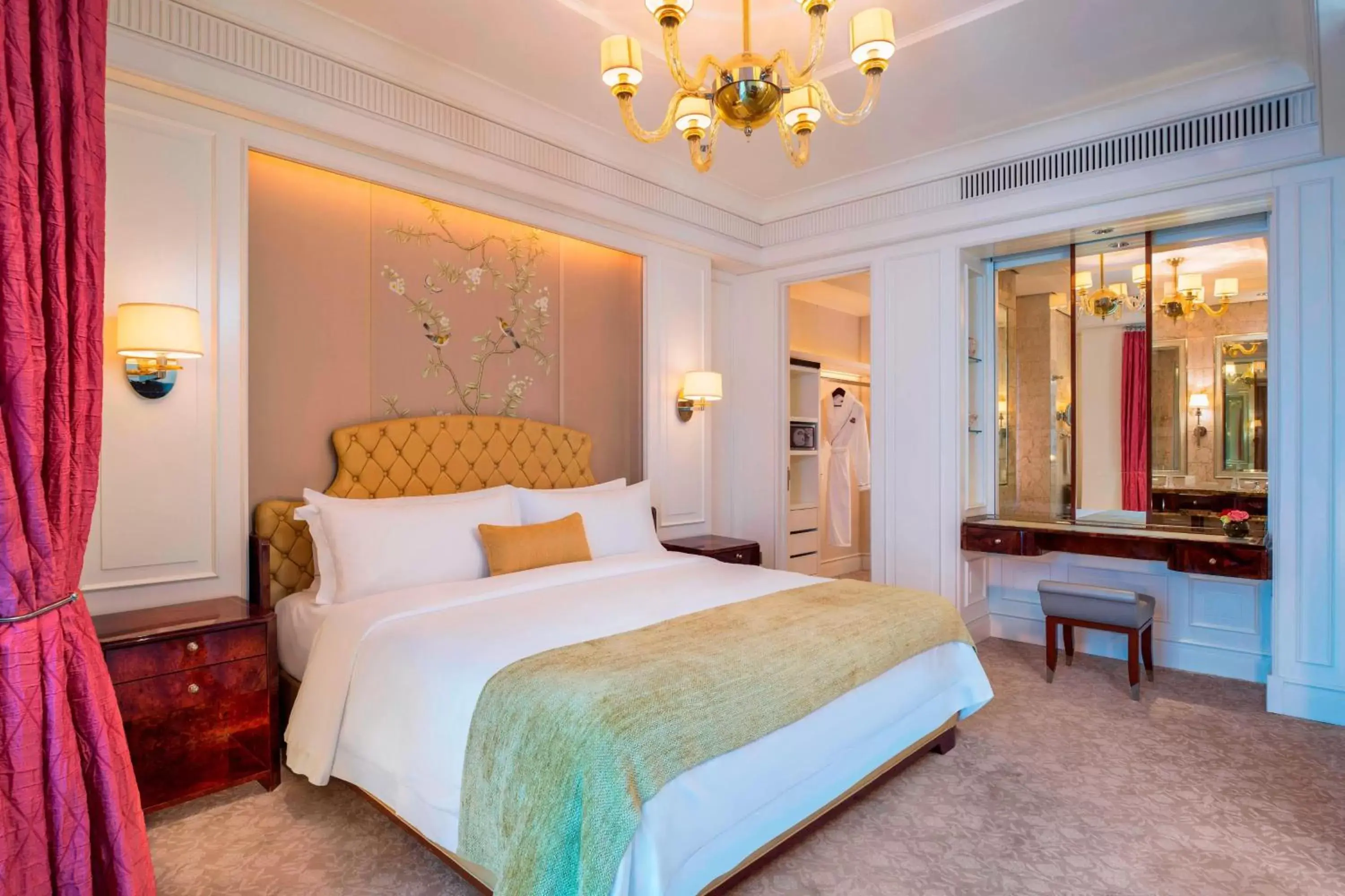Bedroom, Bed in The St Regis Singapore