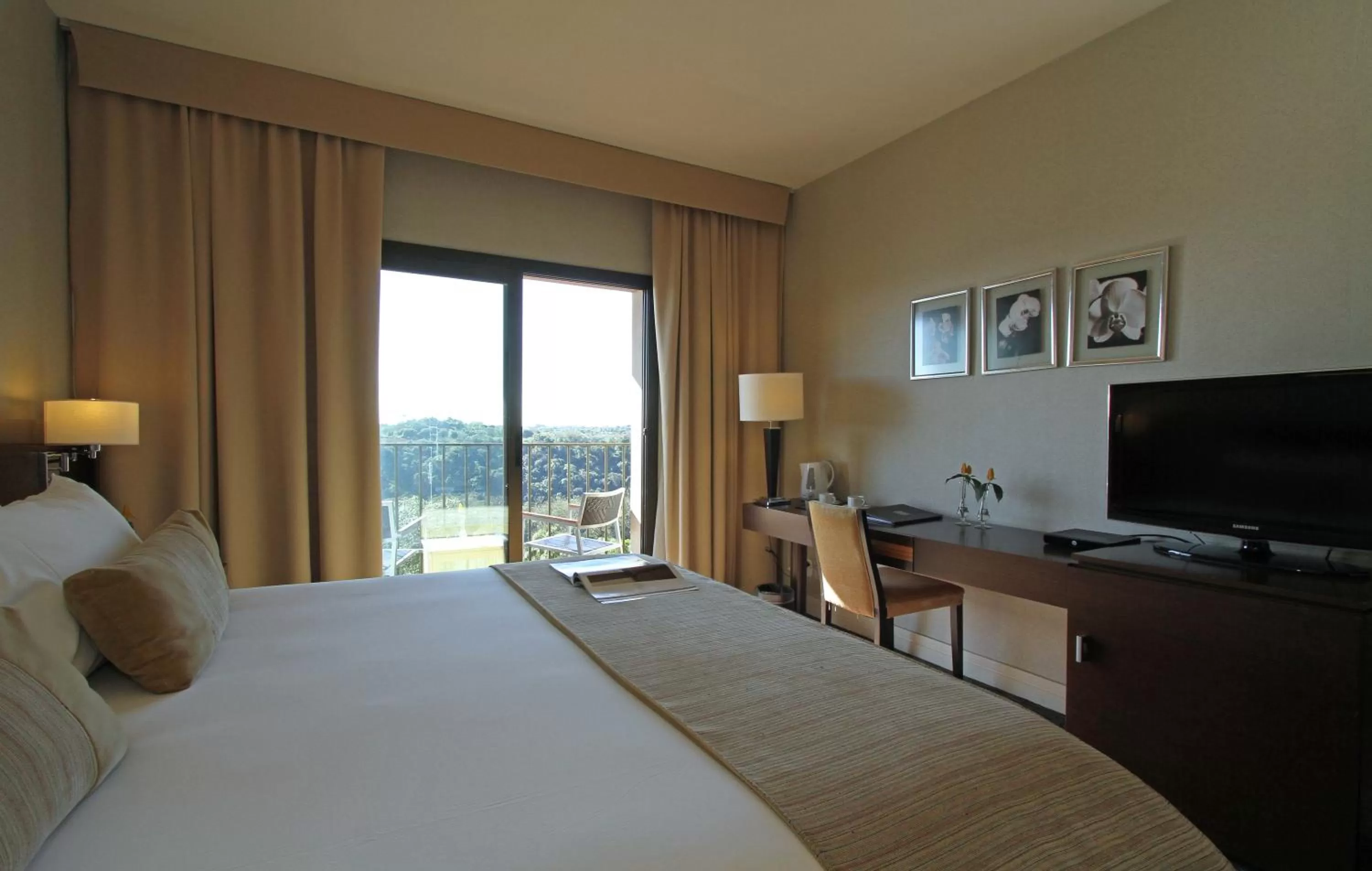 Balcony/Terrace, Bed in Panoramic Grand - Iguazú