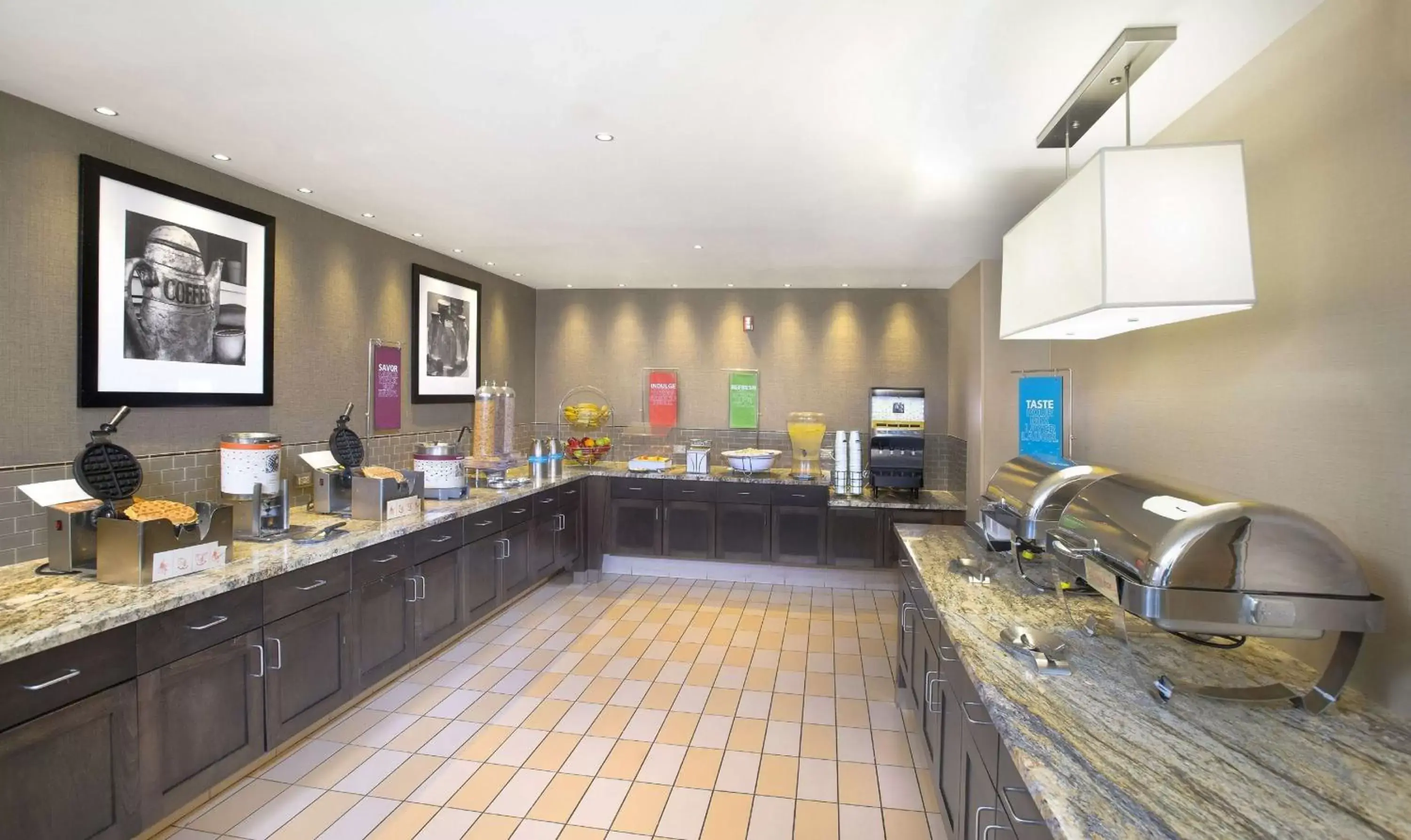 Breakfast in Hampton Inn & Suites Annapolis Breakfast in Hampton Inn & Suites Annapolis