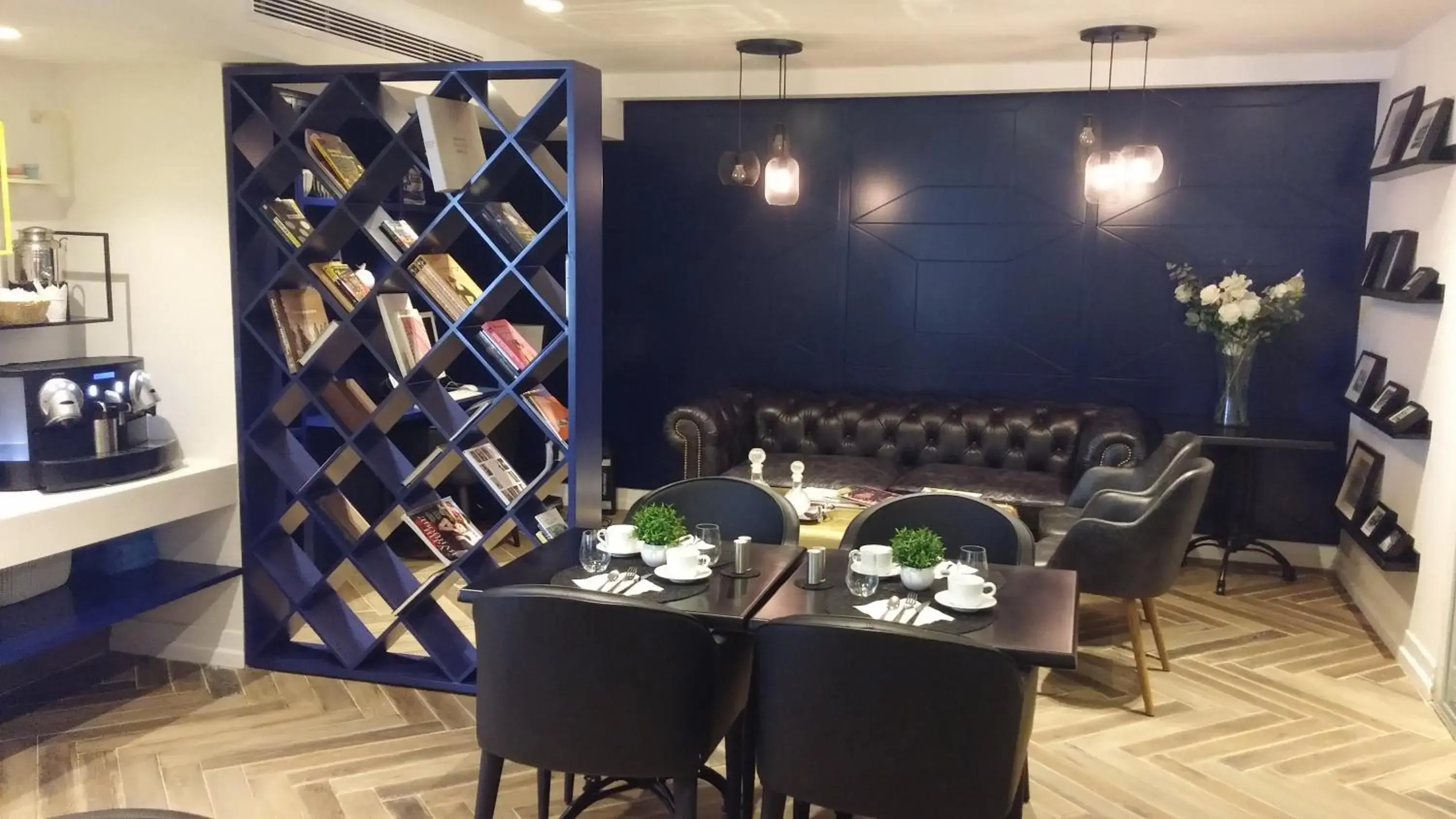 Food and drinks, Seating Area in Kikar Boutique Hotel