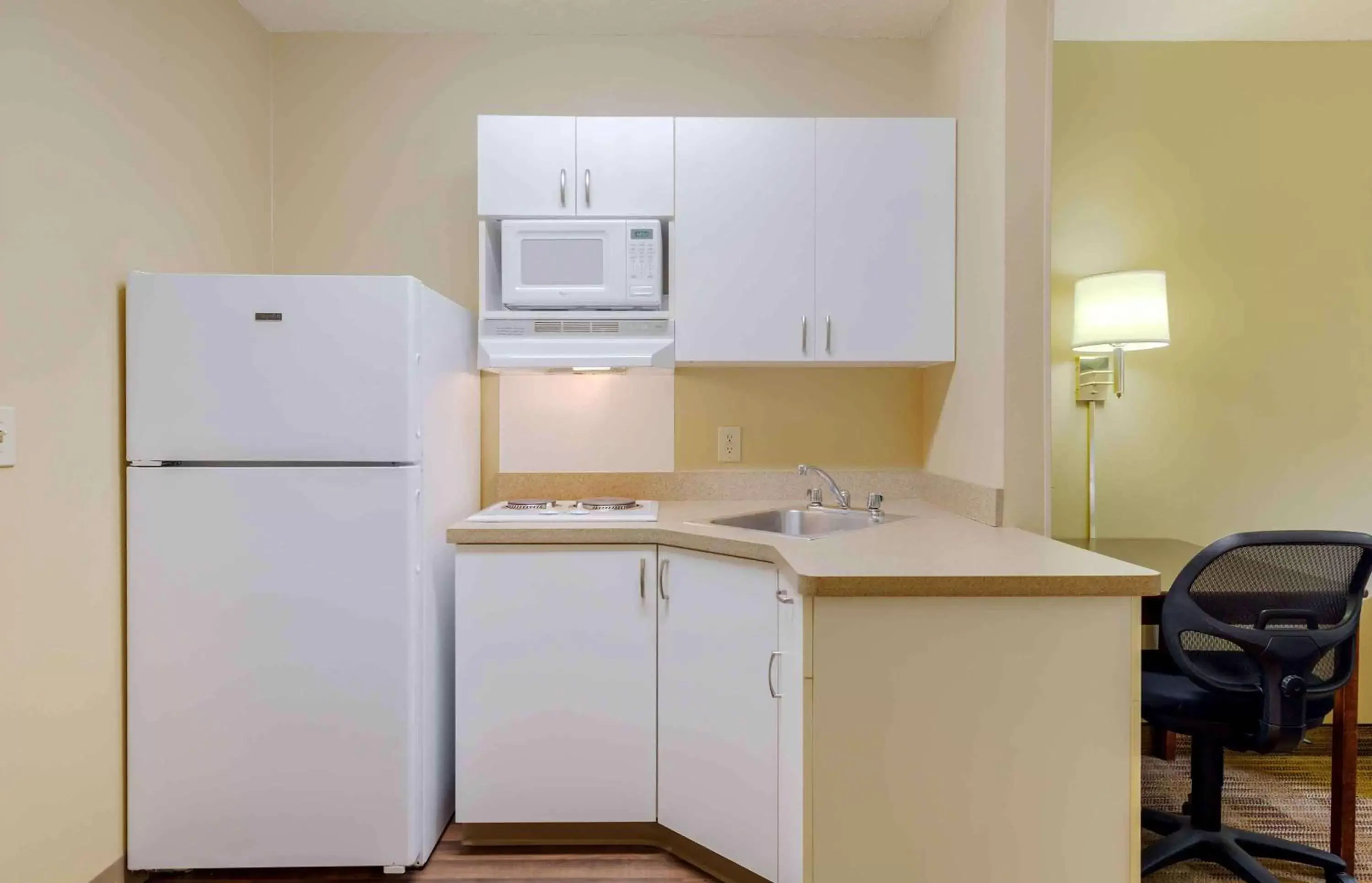 Bedroom, Kitchen/Kitchenette in Extended Stay America - Providence - West Warwick