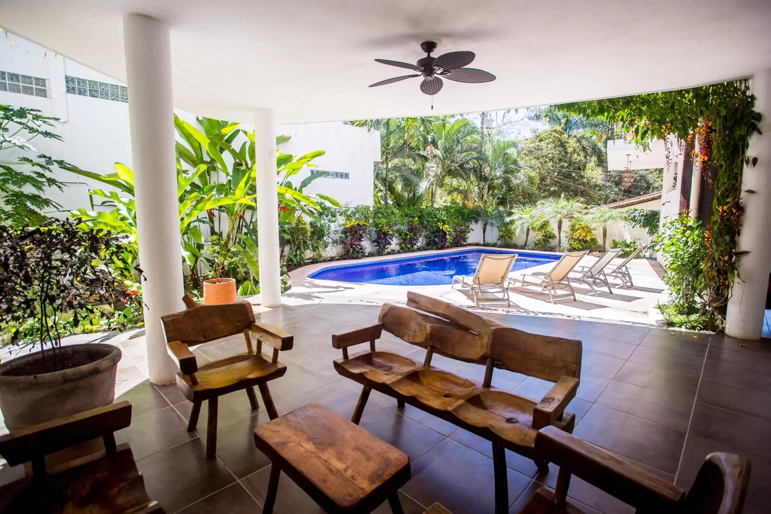 Seating area, Swimming Pool in Hotelito Los Sueños
