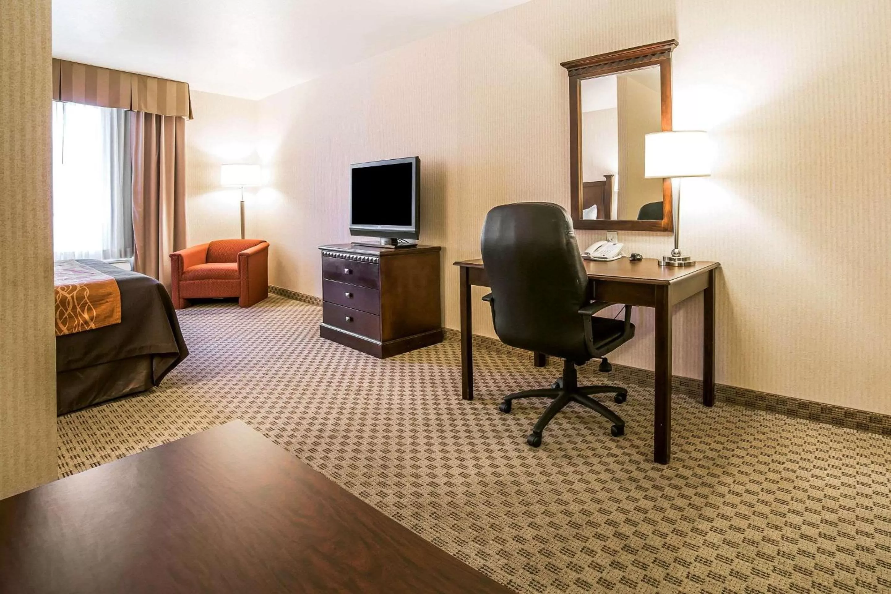 Photo of the whole room, Bed in Comfort Inn & Suites Henderson - Las Vegas