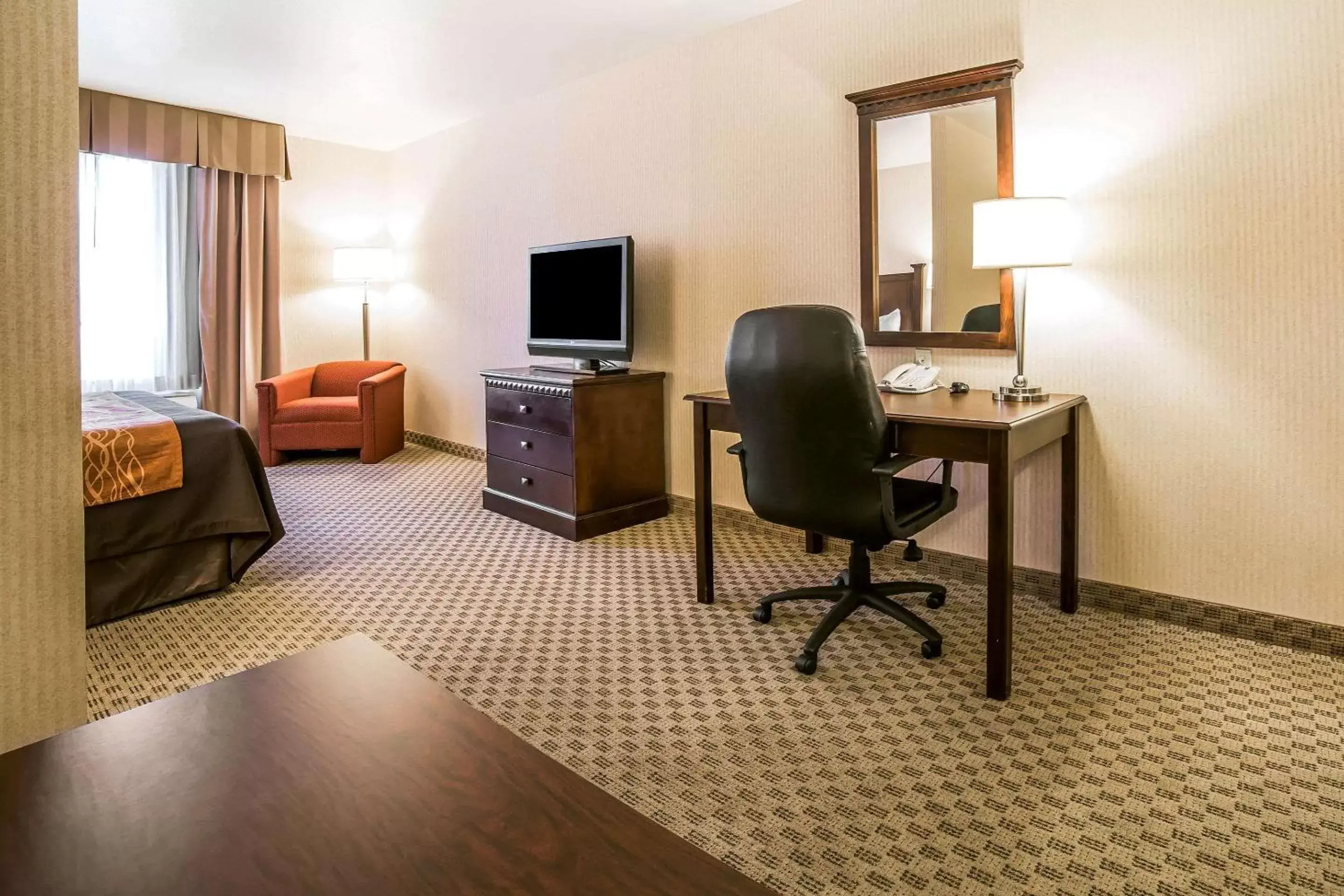 Photo of the whole room, TV/Entertainment Center in Comfort Inn & Suites Henderson - Las Vegas