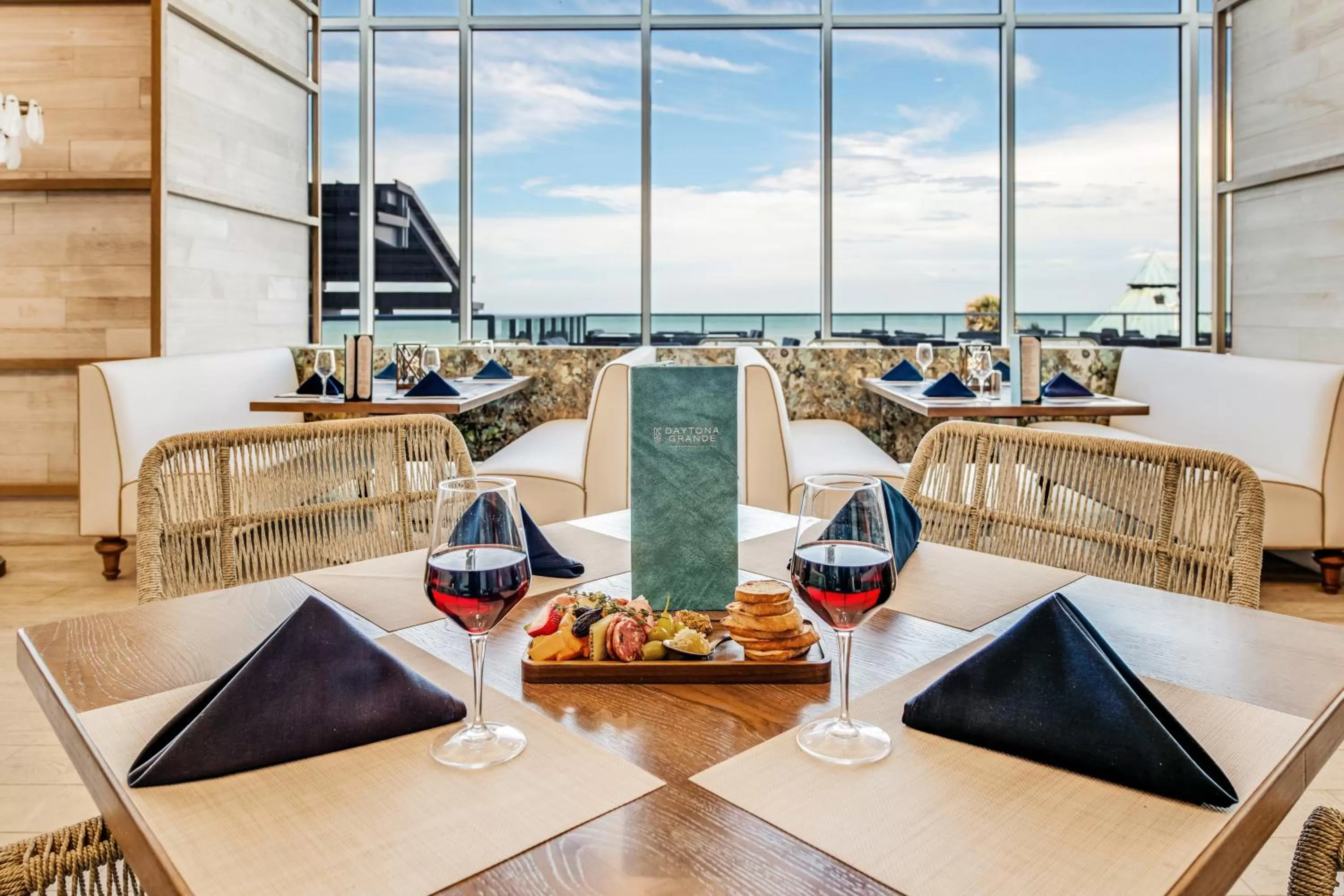 Restaurant/places to eat in Daytona Grande Oceanfront Resort