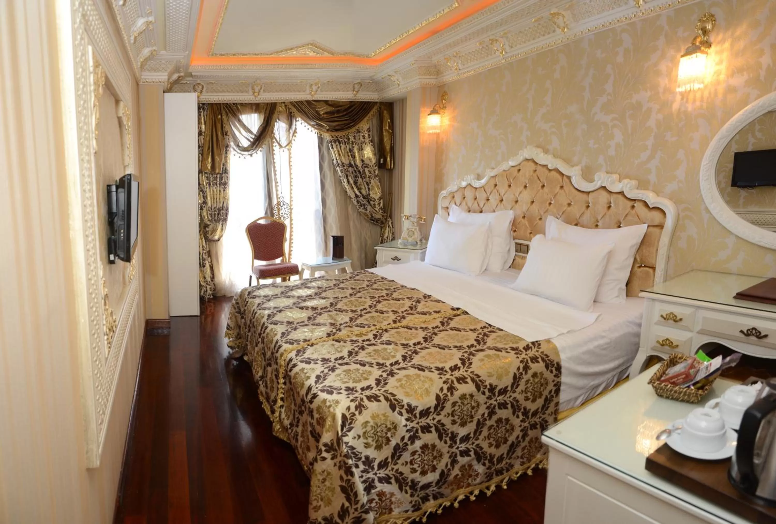 Bed in Deluxe Golden Horn Sultanahmet Hotel