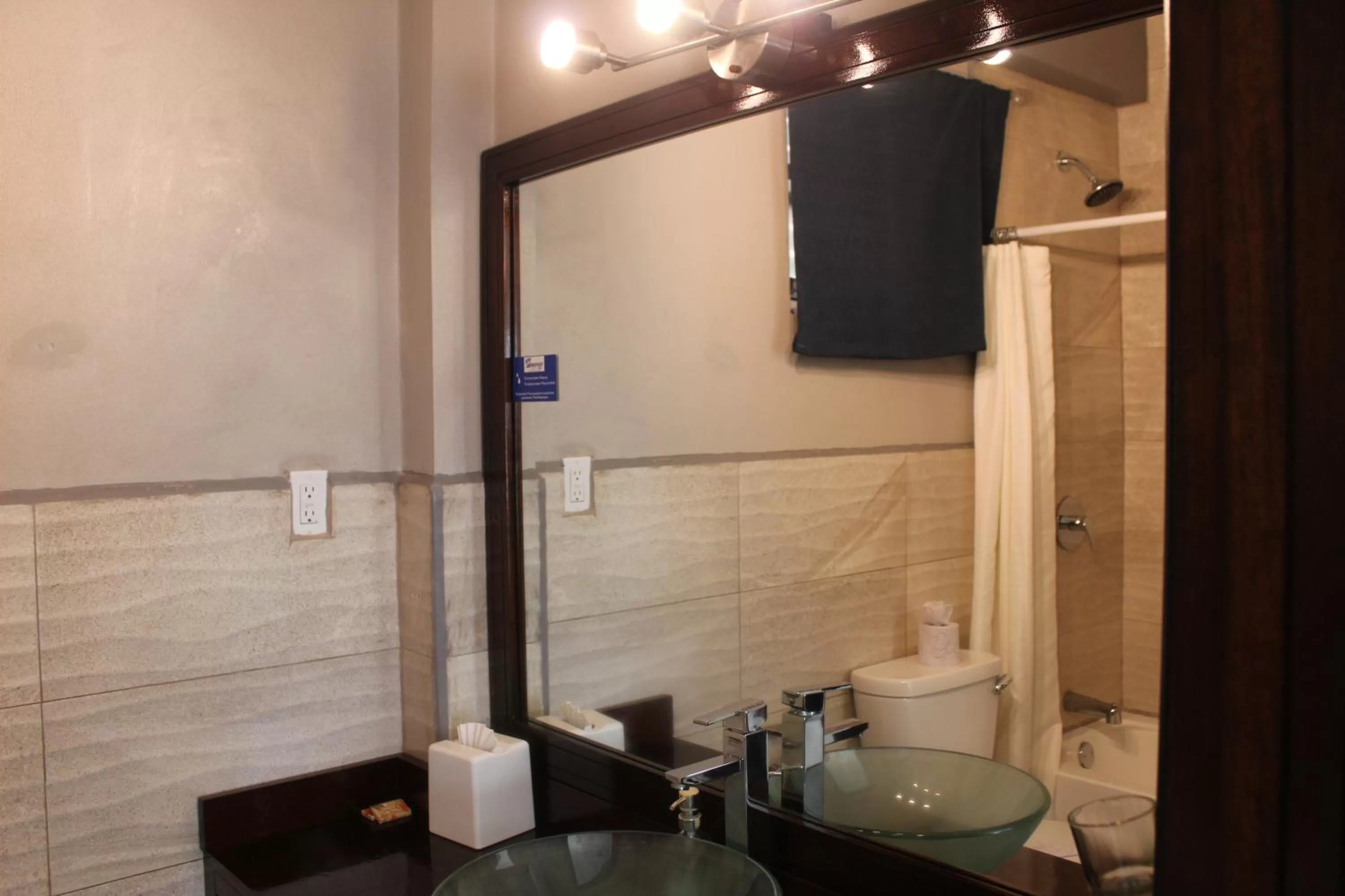 Bathroom in Barefoot Caye Caulker Hotel