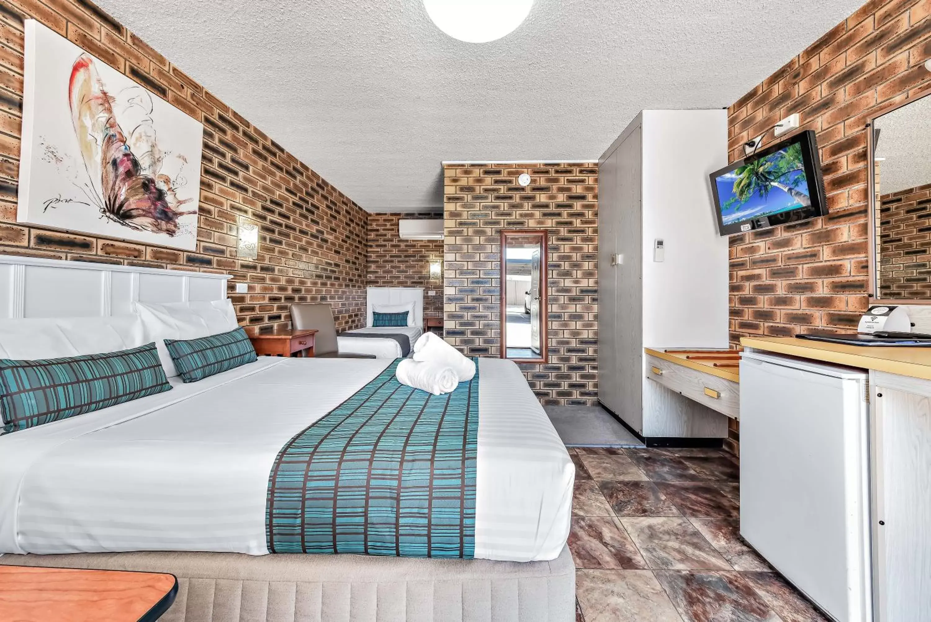 Bed in Apple & Grape Motel