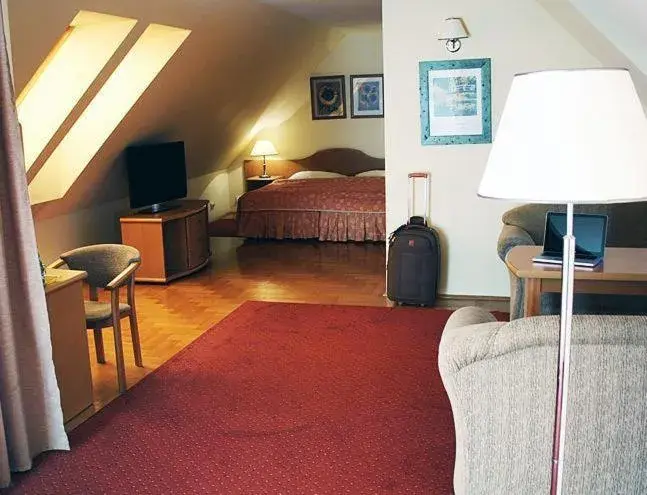 Bedroom, Bed in Hotel Bielany