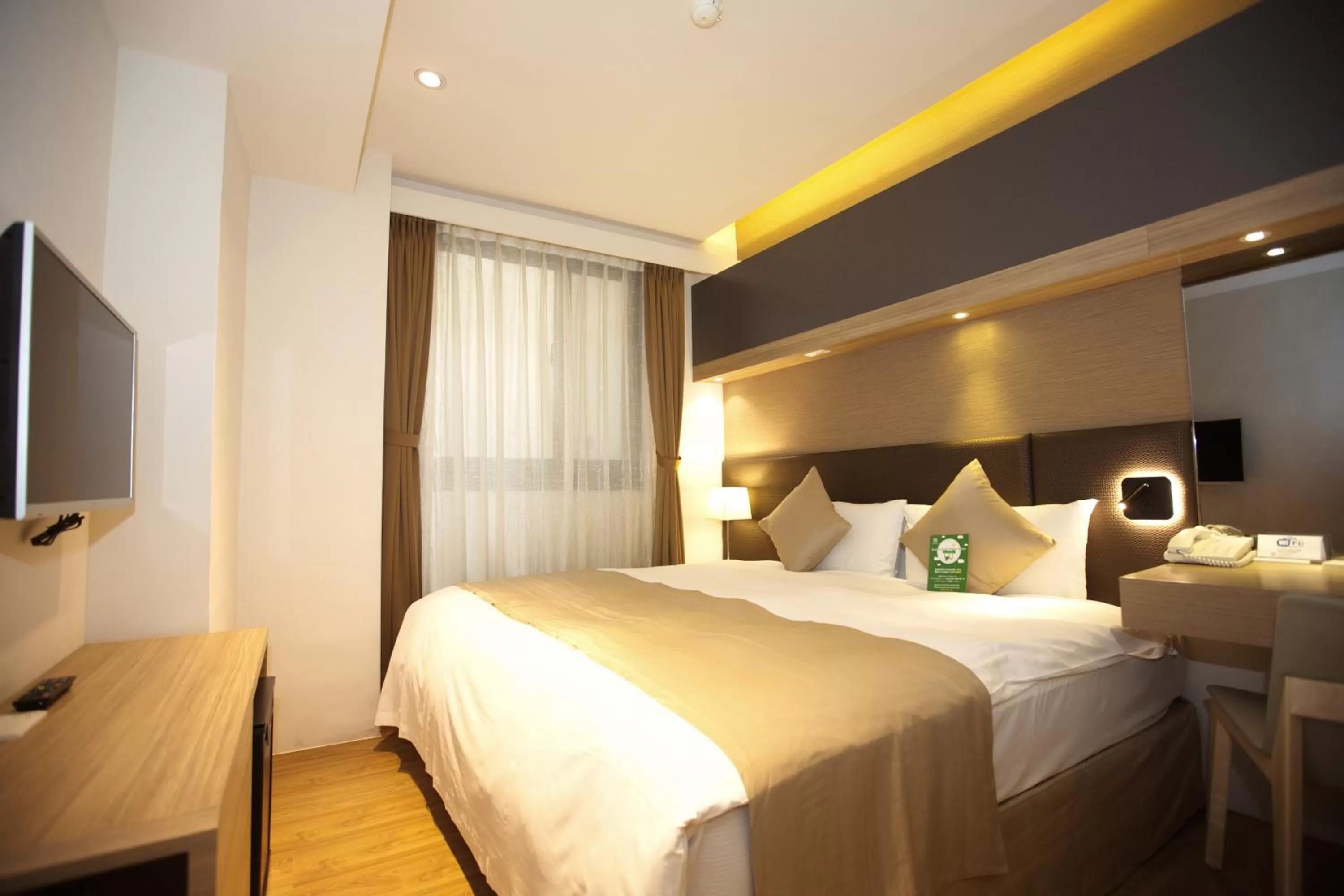 Photo of the whole room, Bed in Shin Yuan Park Hotel