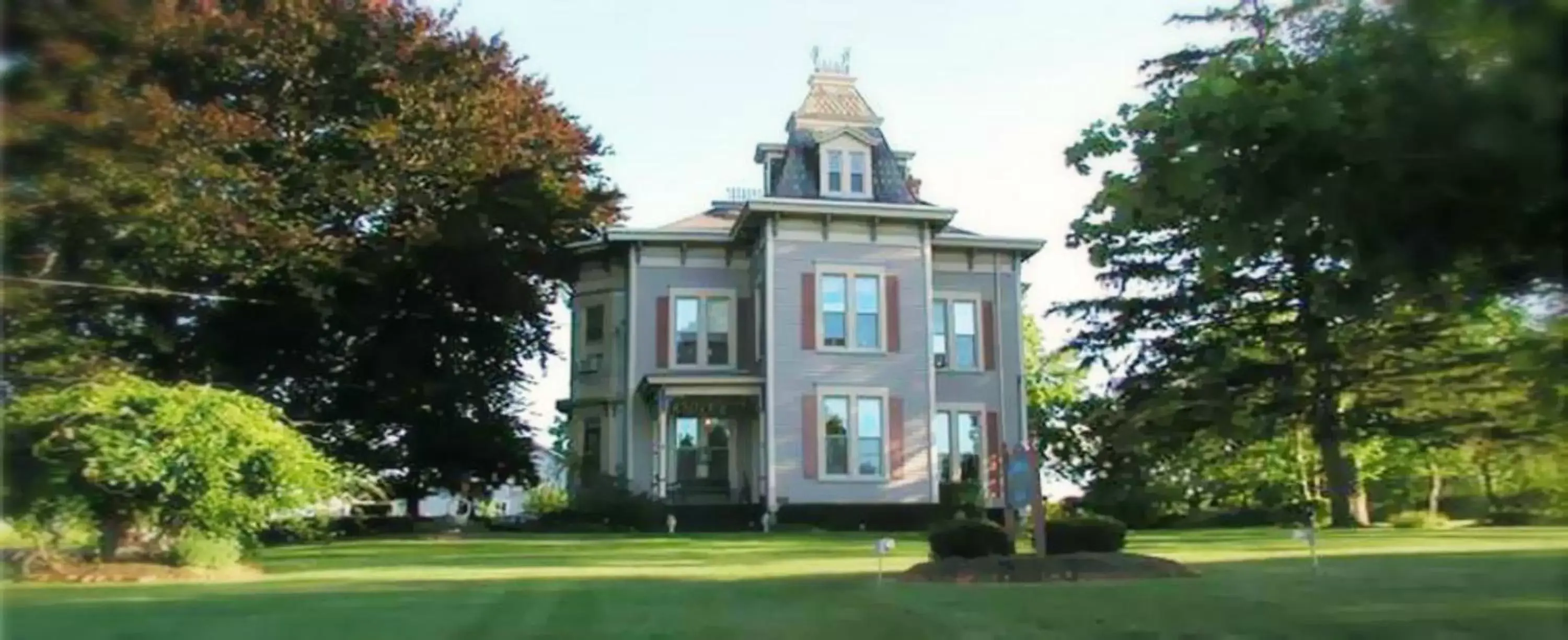 Facade/entrance, Property Building in Sutherland House Victorian Bed and Breakfast