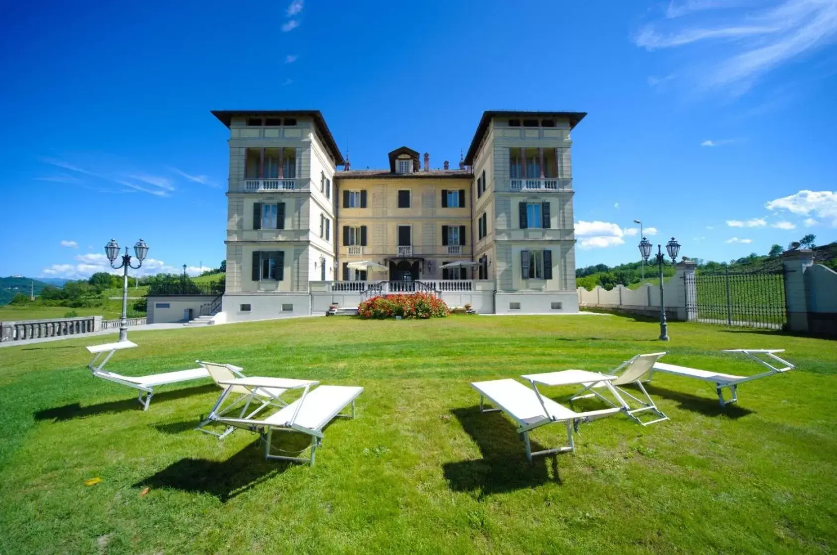 Facade/entrance, Property Building in Hotel Villa La Bollina