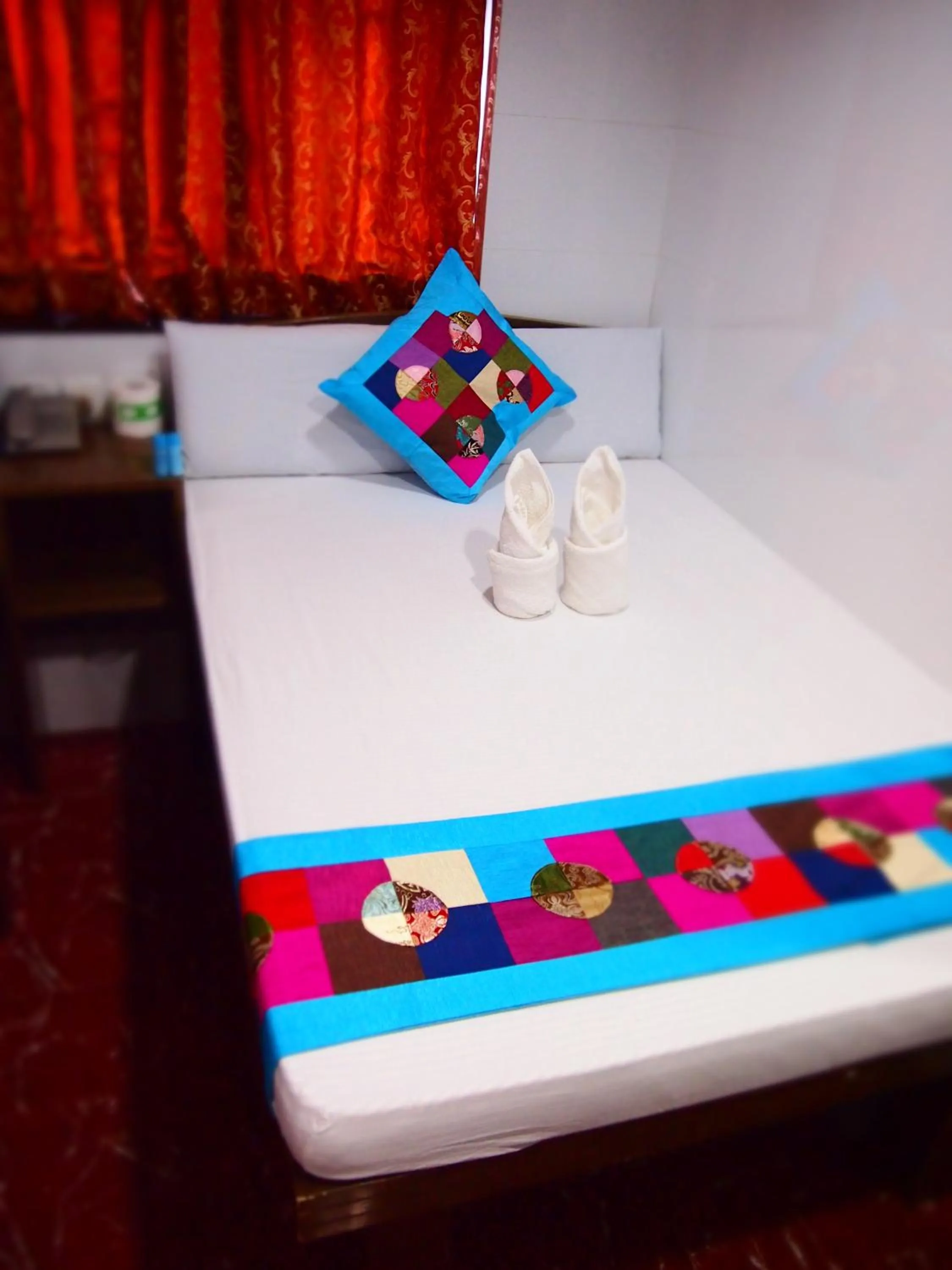 cot, Bed in Premium Lounge