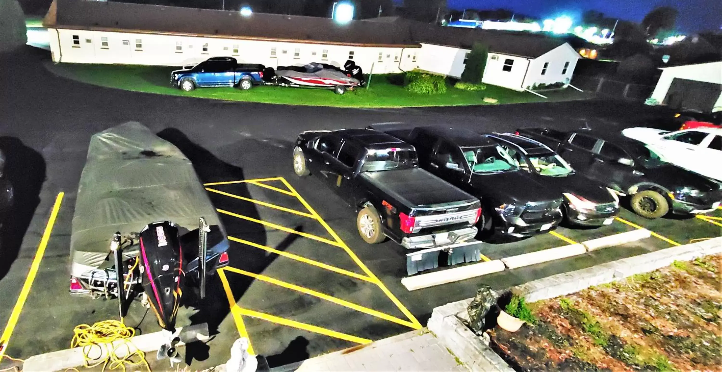 Property building in Knights Inn Colonial Fireside Inn Property building in Knights Inn Colonial Fireside Inn