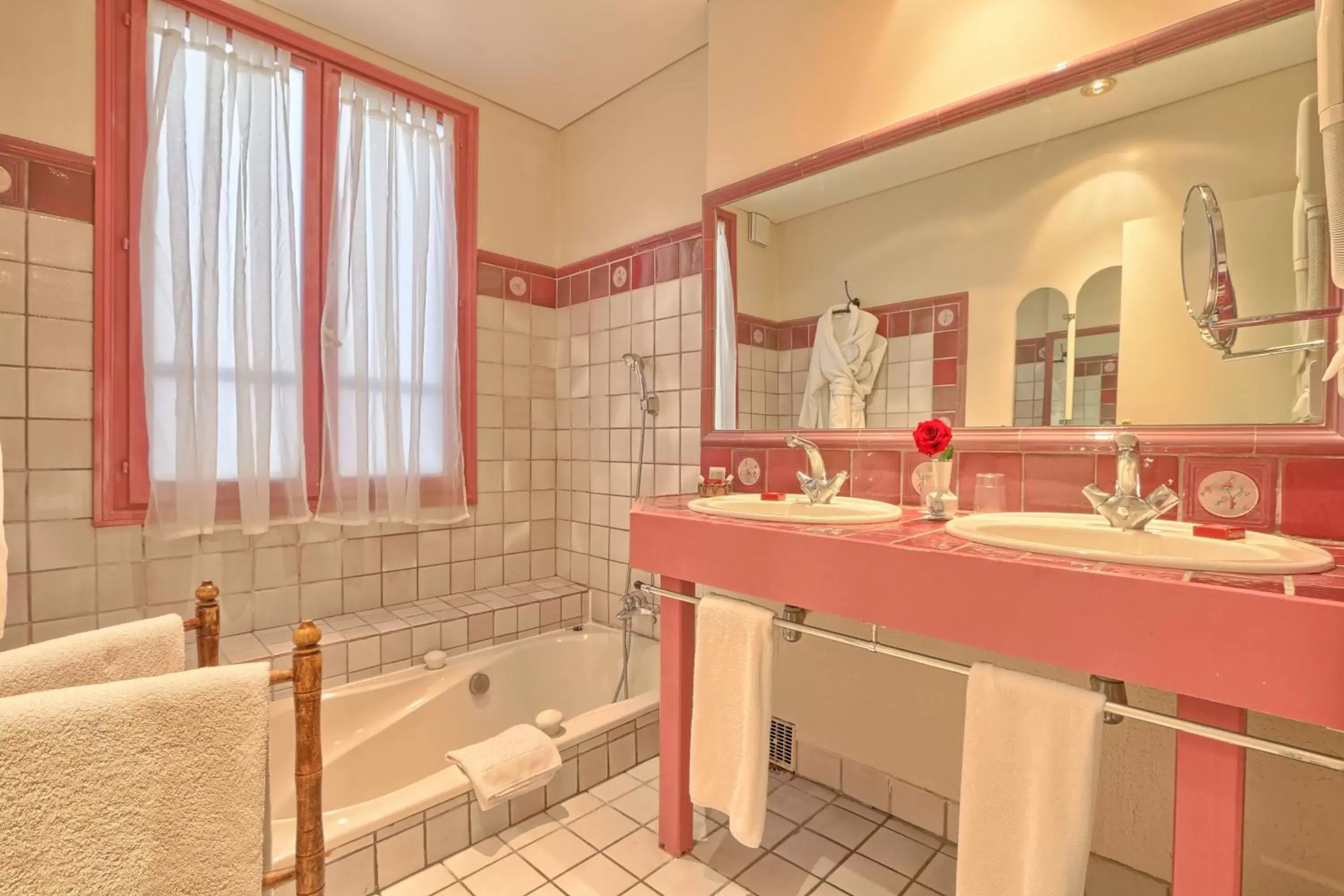 Bathroom, Kitchen/Kitchenette in Grand Hôtel Dechampaigne