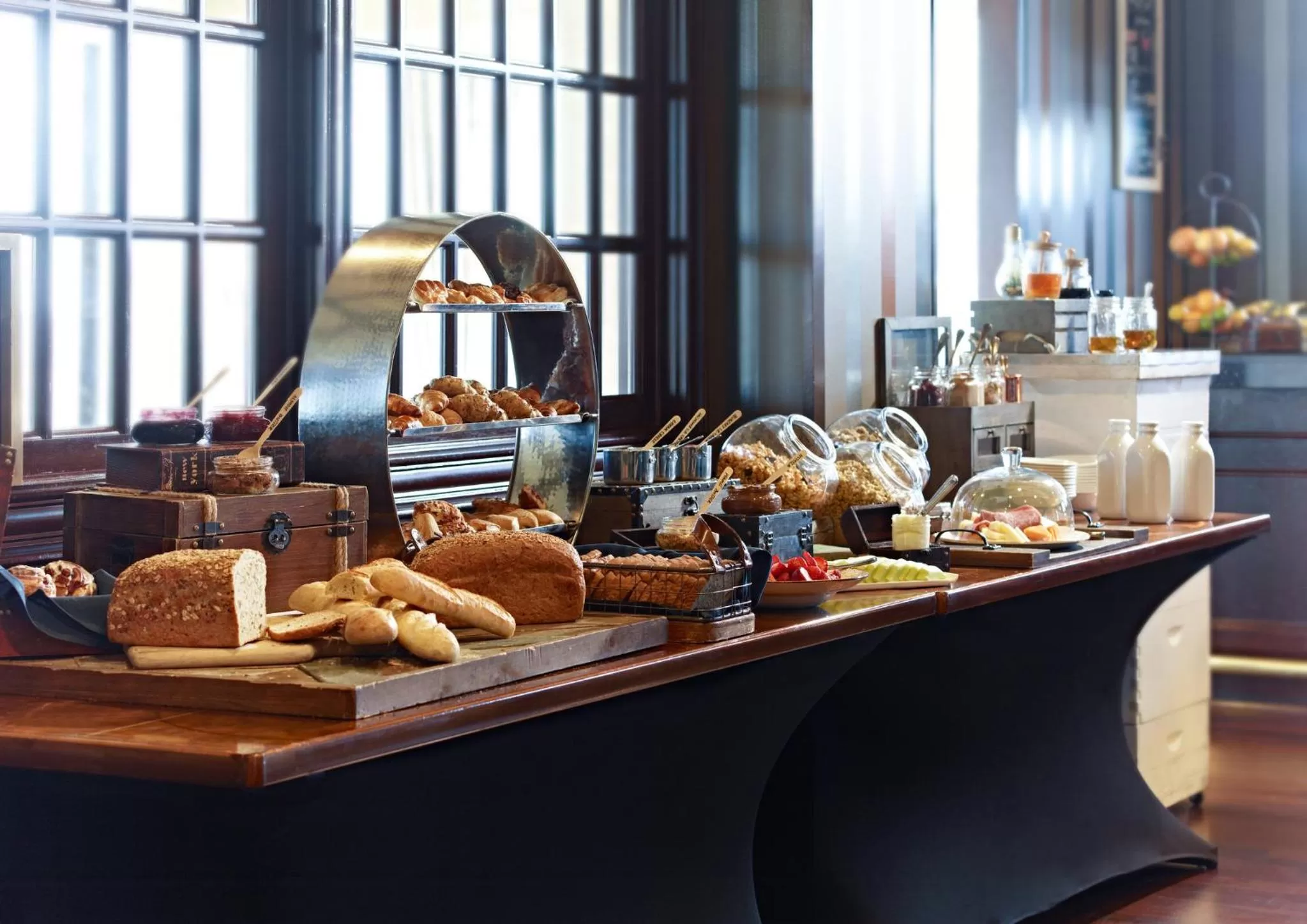 Restaurant/places to eat in Omni New Haven Hotel at Yale