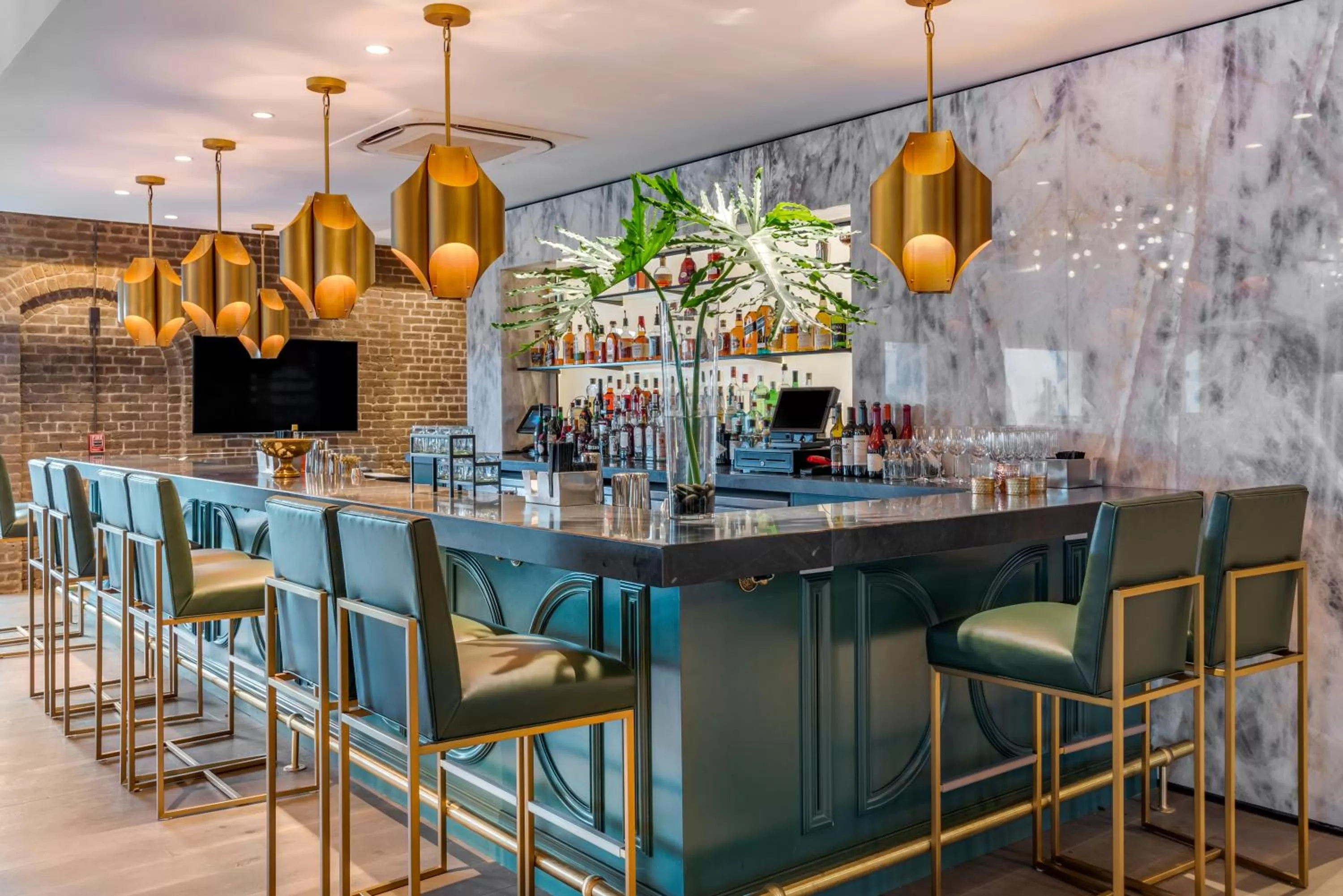 Lounge or bar in ONE11 Hotel