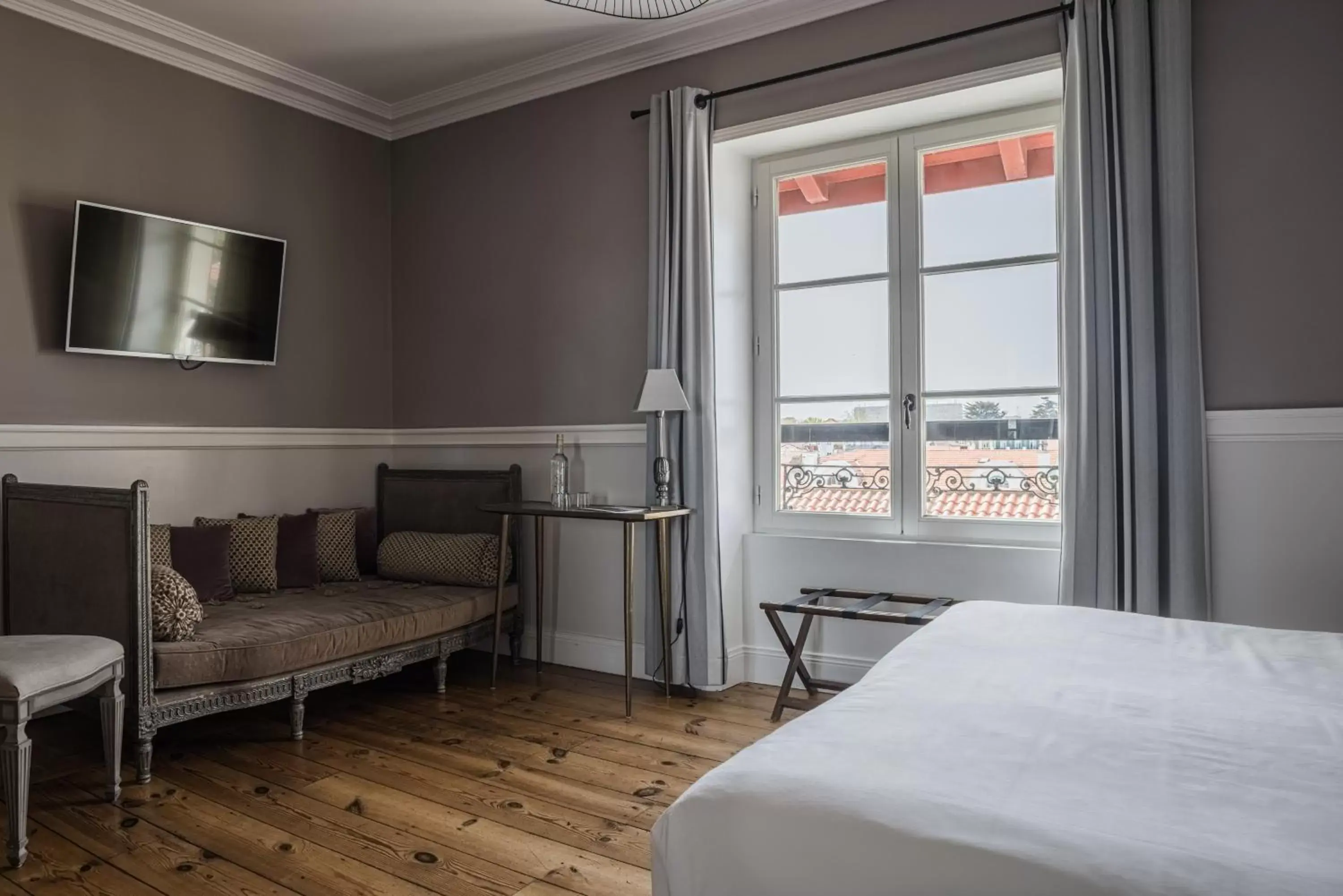 Seating area in Hotel Saint Julien