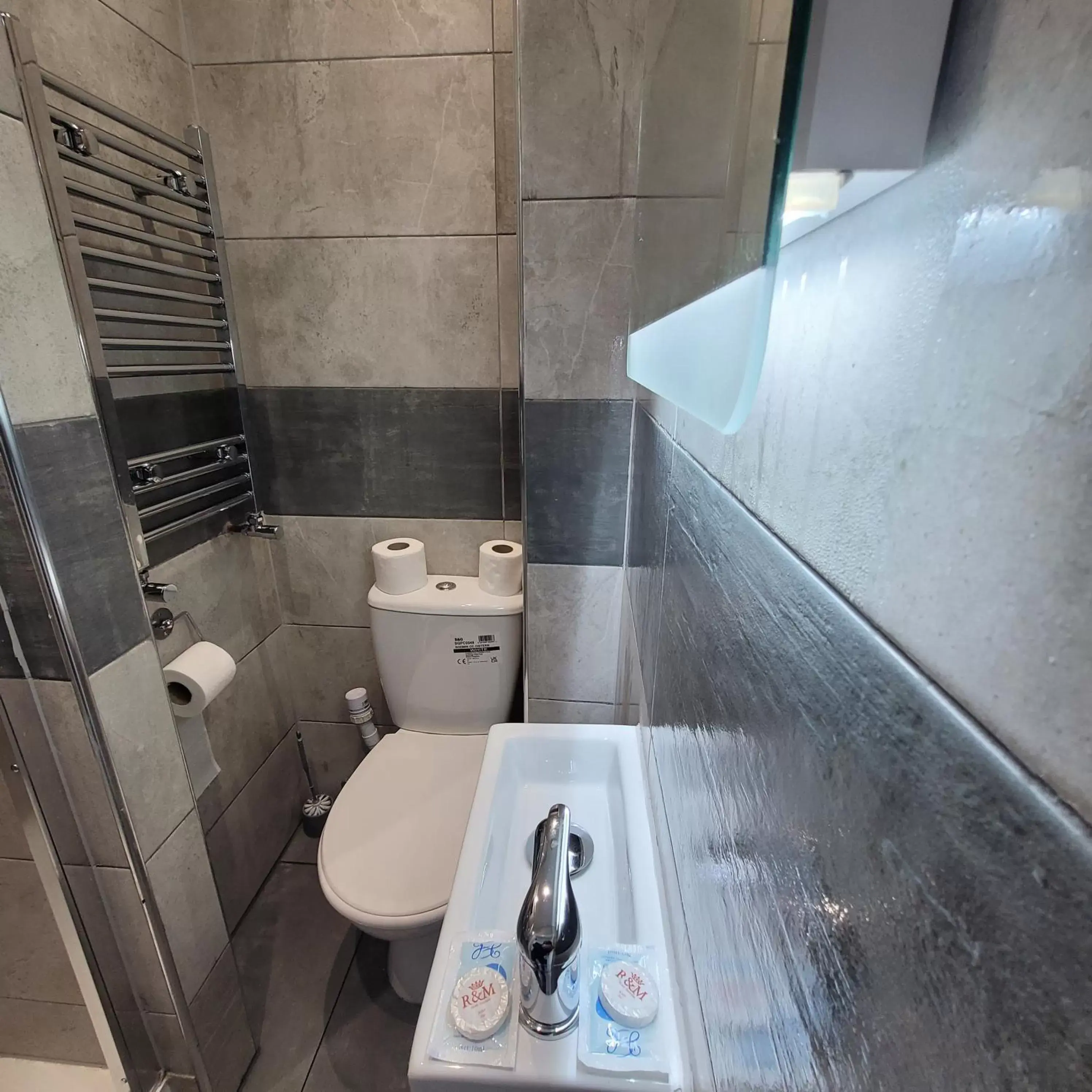 Toilet, Bathroom in Argyle Square Hotel