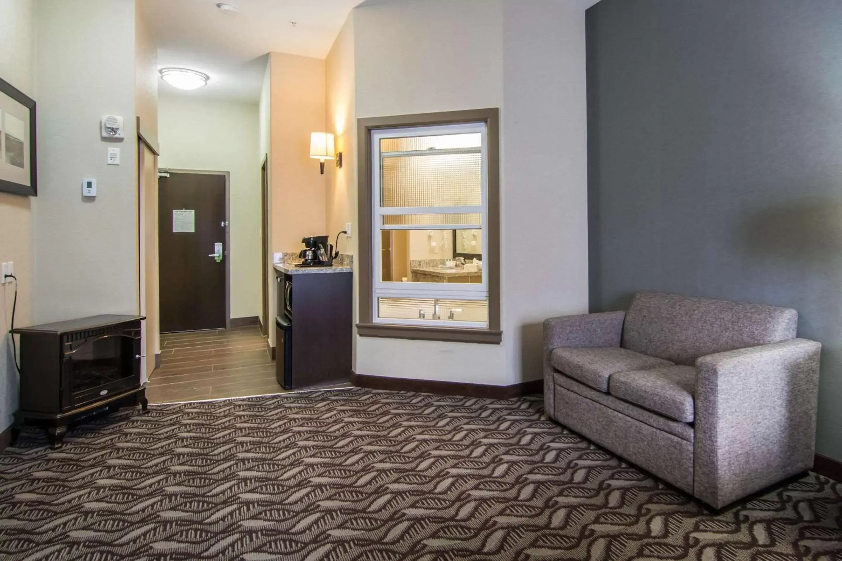 Photo of the whole room, Seating Area in Comfort Inn & Suites Fort Saskatchewan
