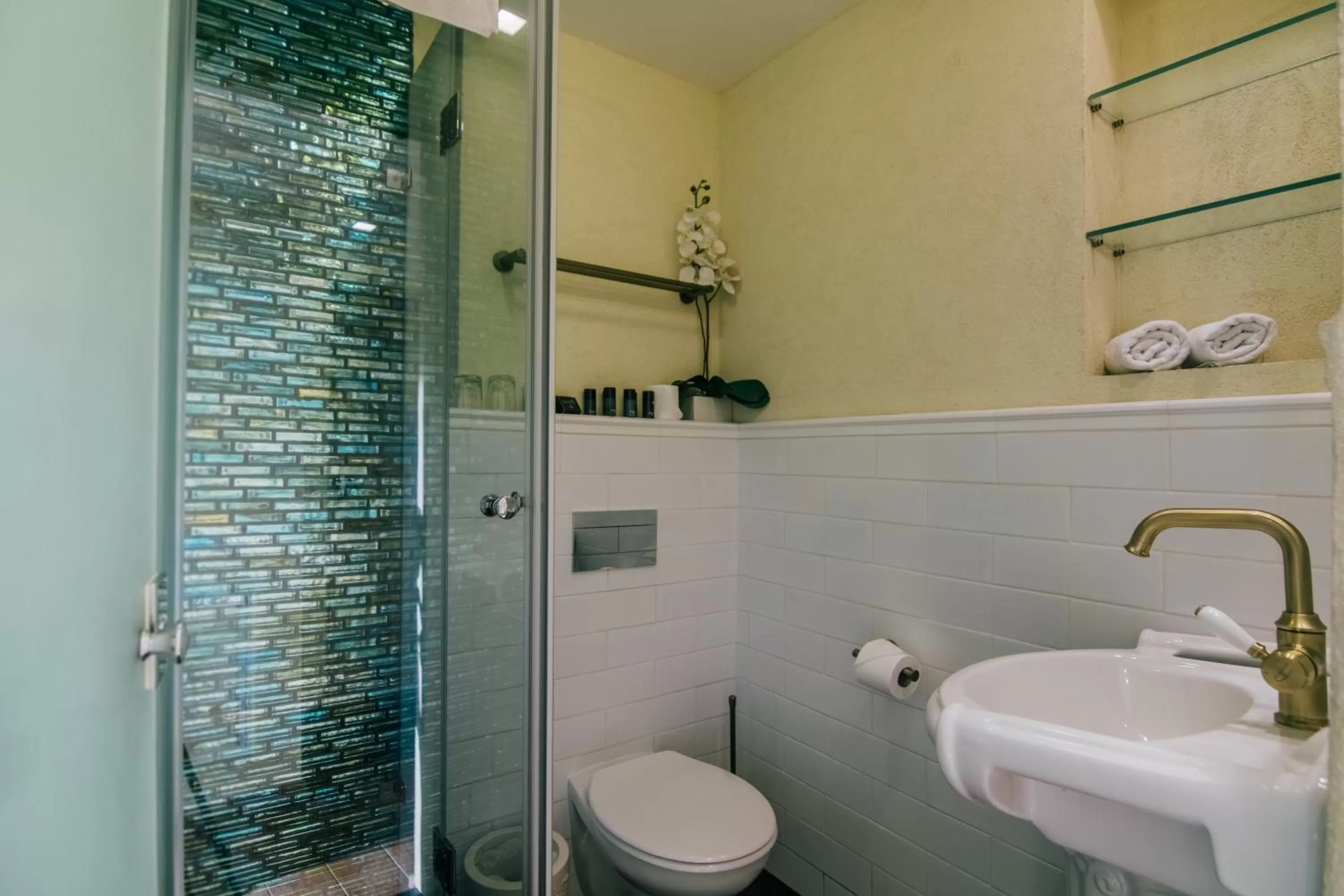 Shower in Bell Boutique and Spa Hotel