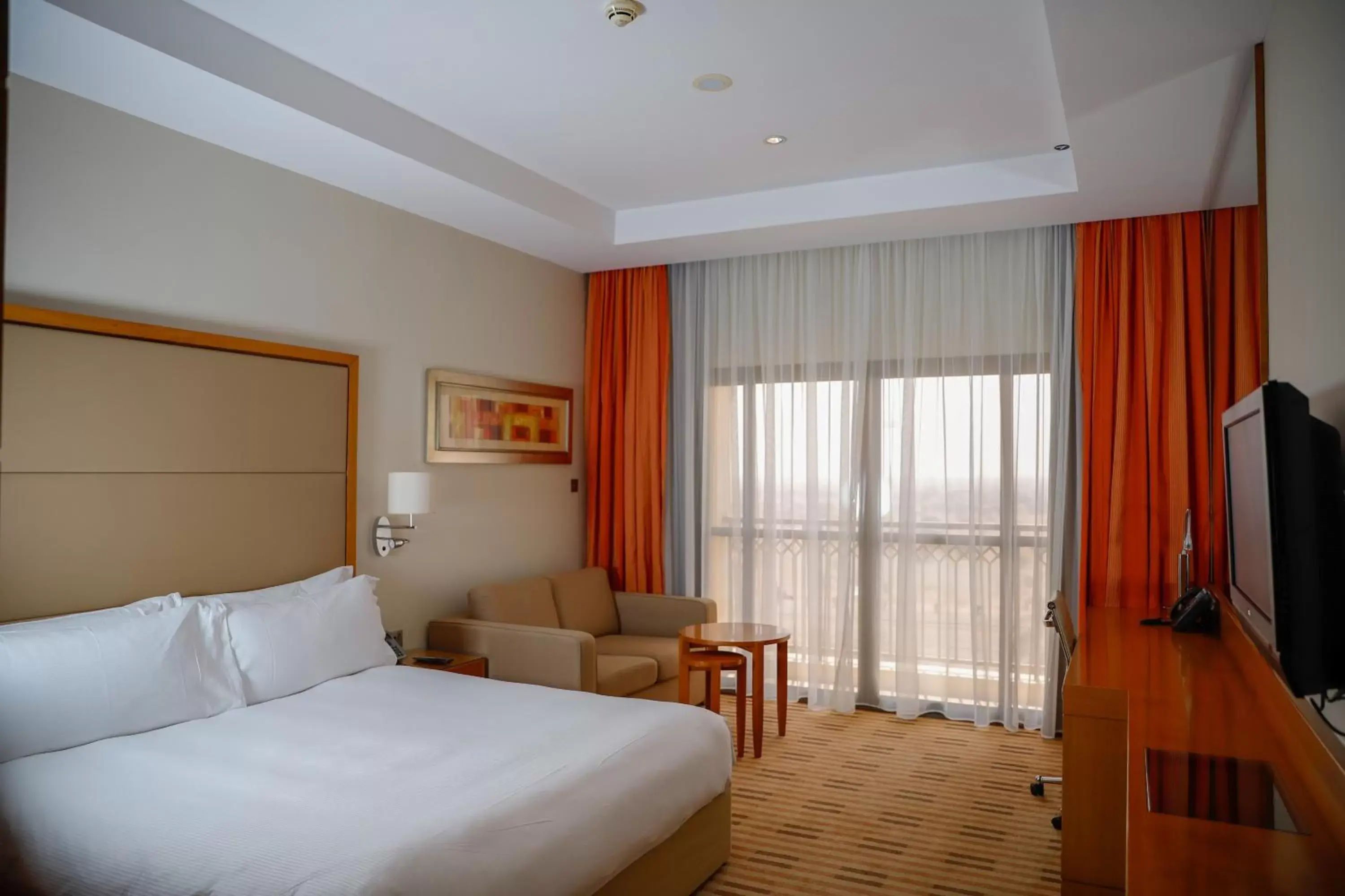 Photo of the whole room, Bed in Crowne Plaza Sohar, an IHG Hotel